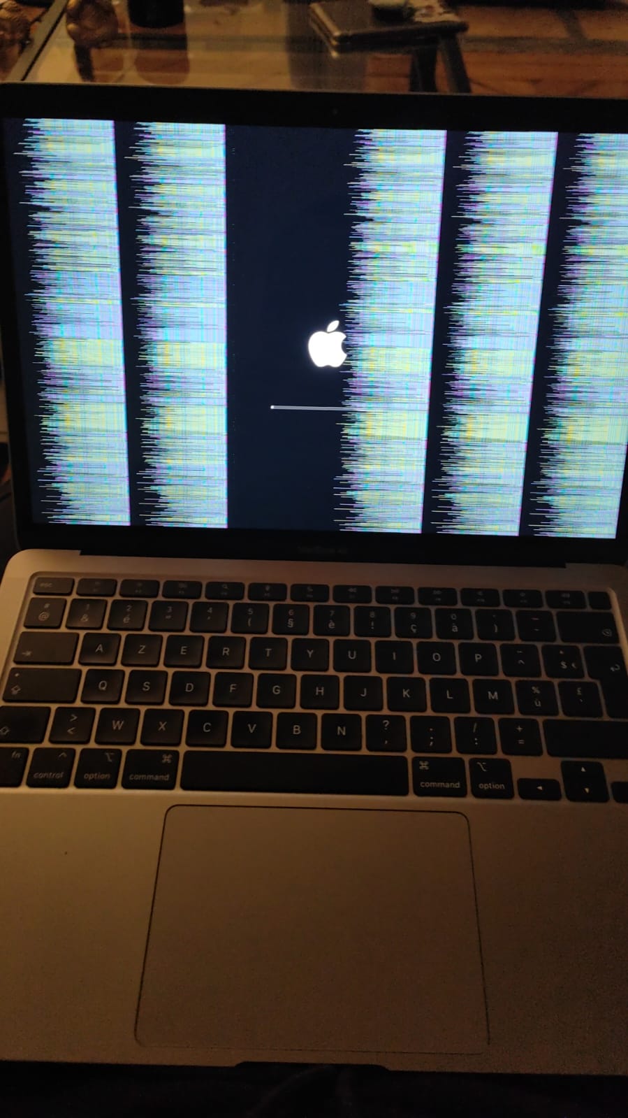 Macbook air m1 screen issue - Apple Community