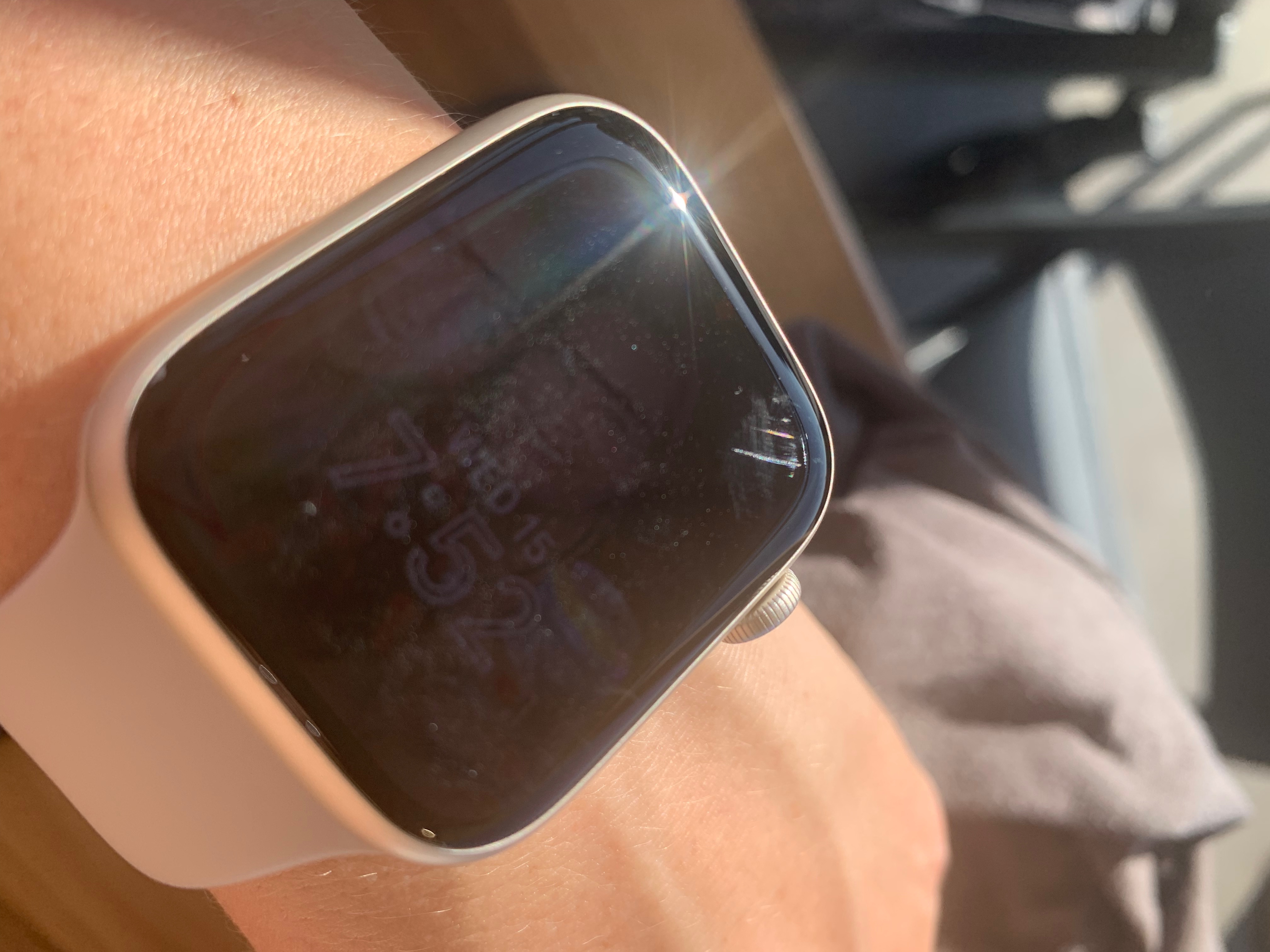 How To Remove Scratches From Apple Watch Glass - The Gadget Buyer