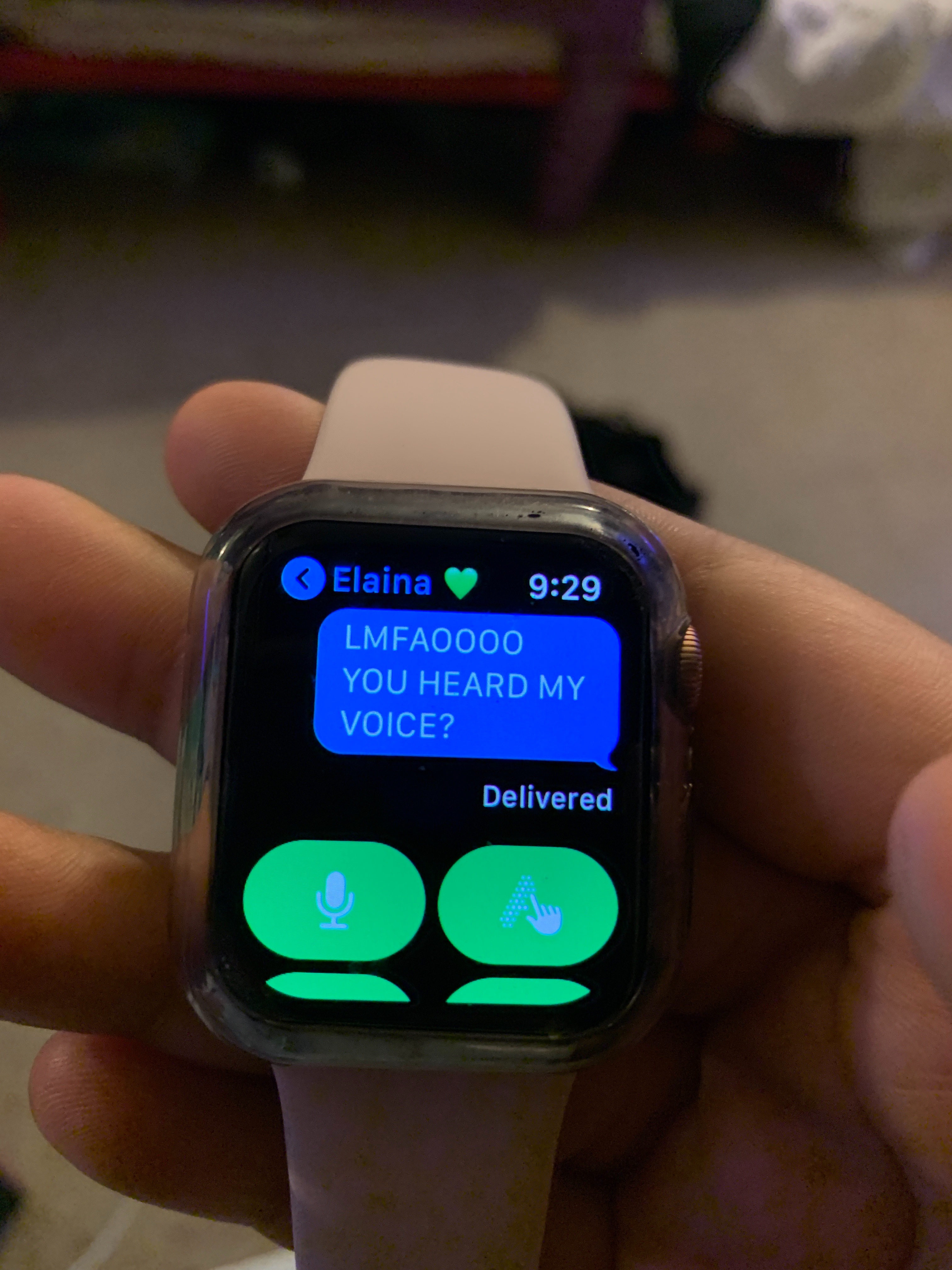 can you text on the apple watch series 4