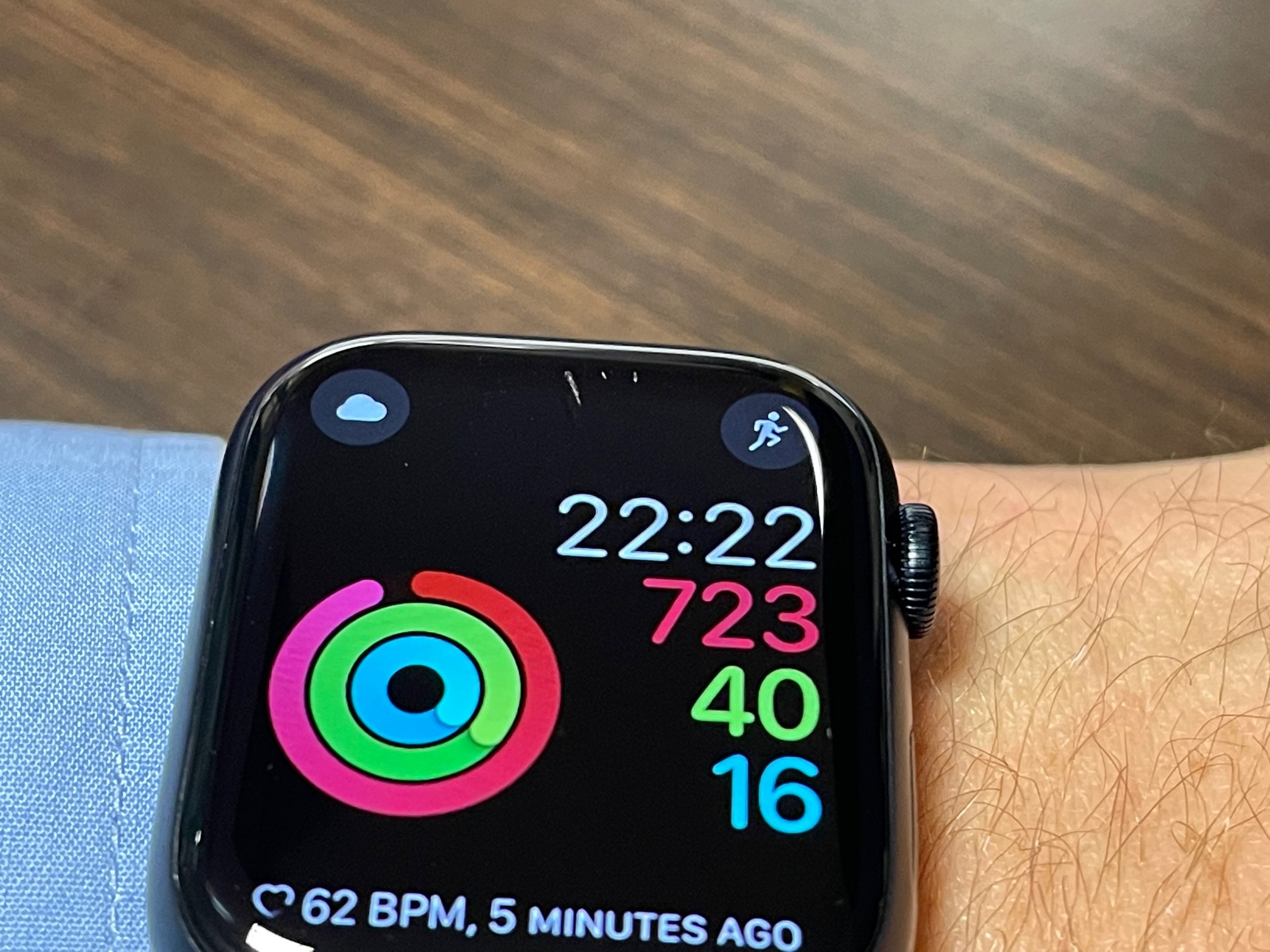 Any way to fix this little scratch in the screen? : r/AppleWatch