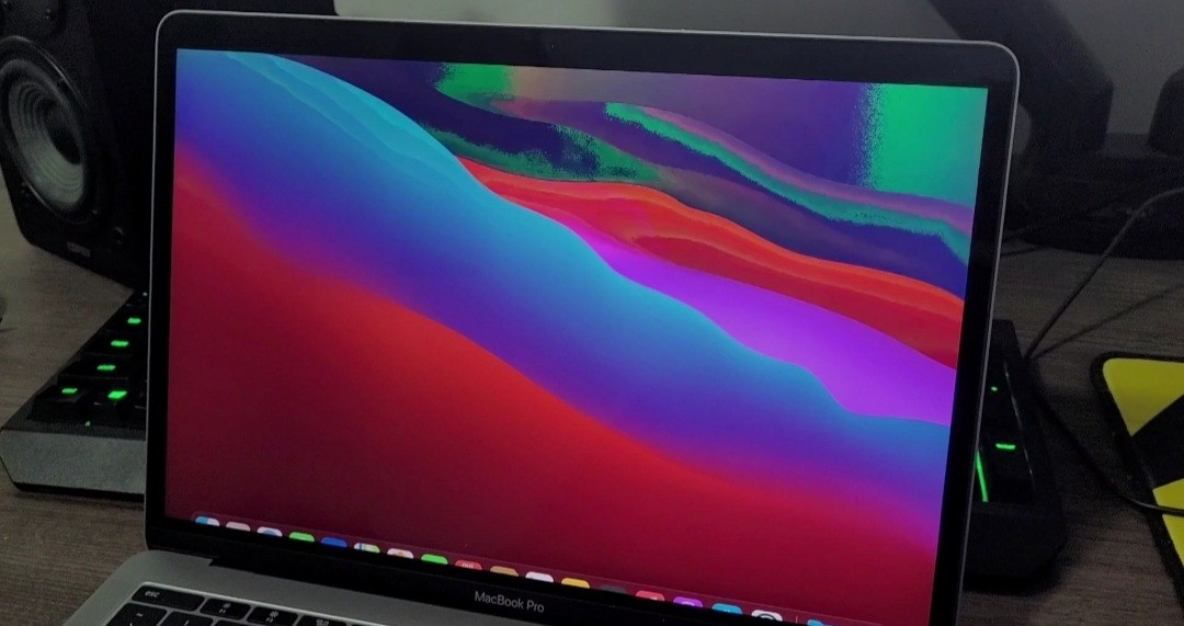 When shut down green screen happens Apple Community