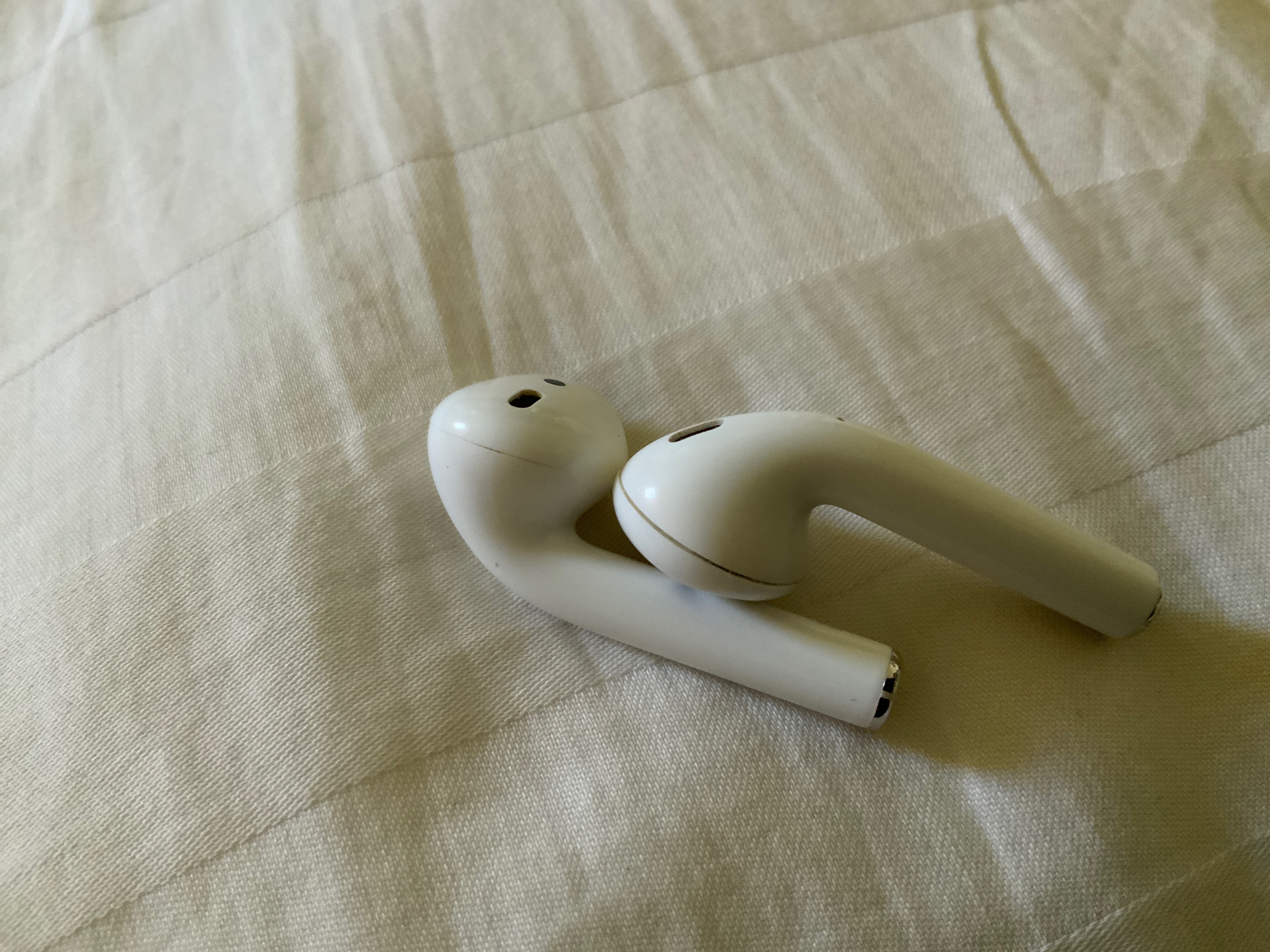 Is it normal? AirPods Pro plastic cracked - Apple Community