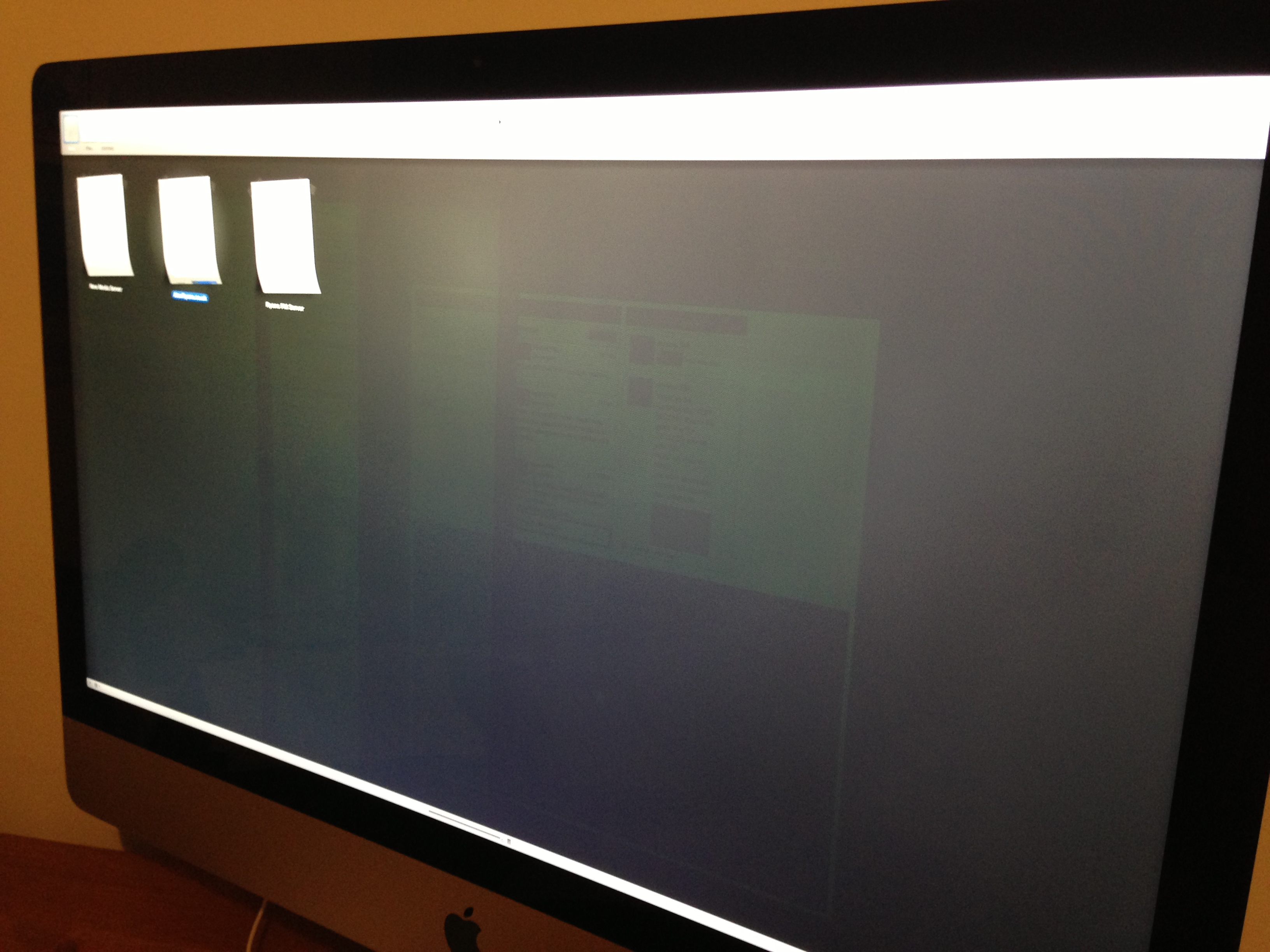 Выключенный монитор. Черный экран imac. Imac логотип. Imac black. Черный экран imac.