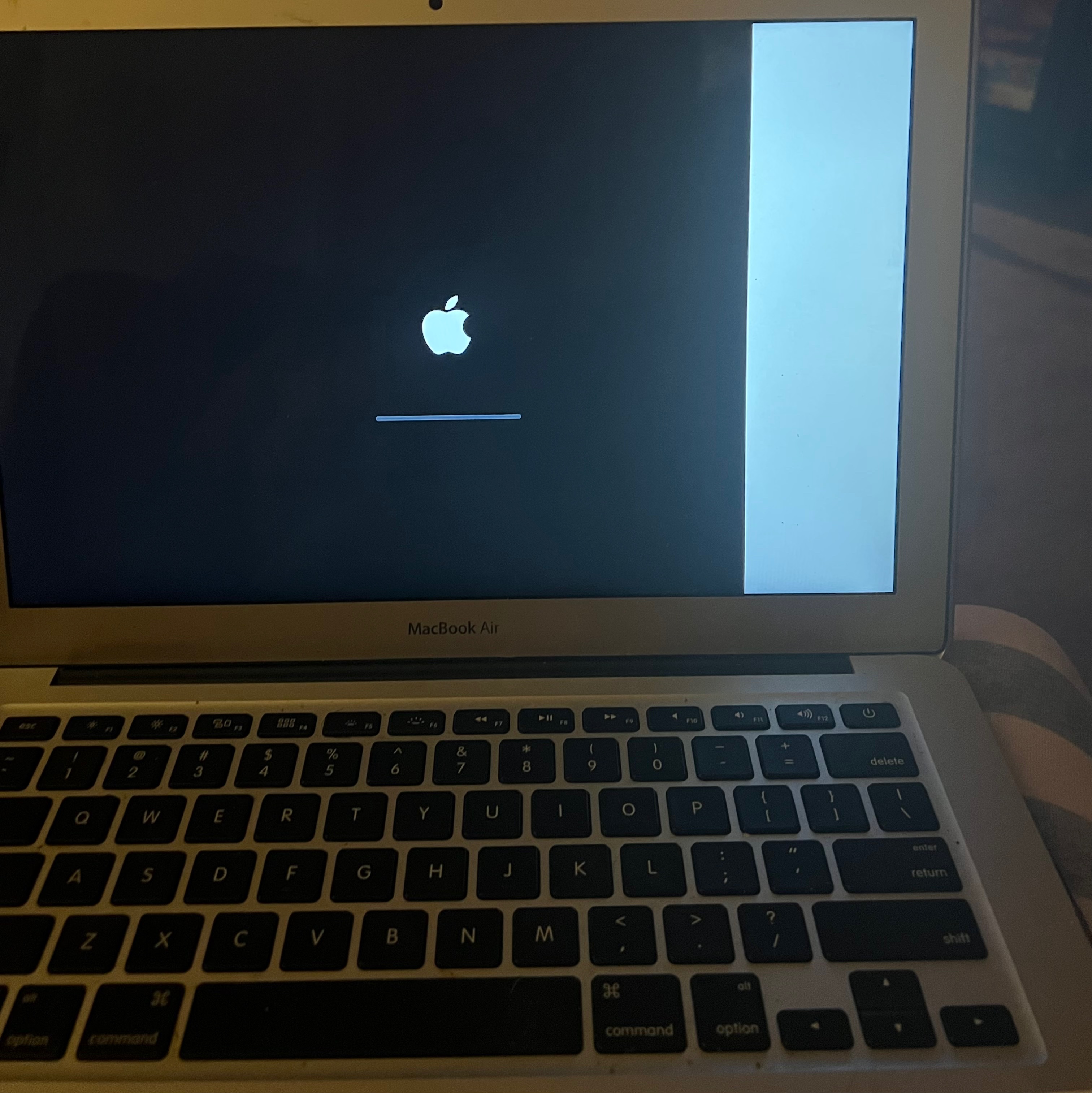 MacBook Air section of screen blurred/fuz… Apple Community