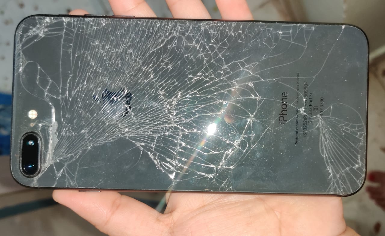 مونوبولي Only cracked back glass in iPhone 8 plus - Apple Community coque iphone 8 Creeper Glass Broken