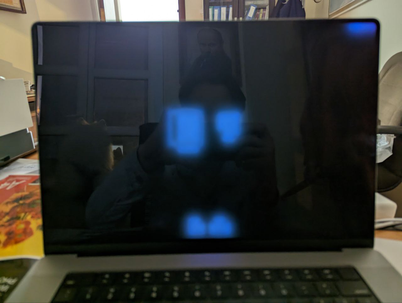 Black screen with white spots on a new Ma… Apple Community