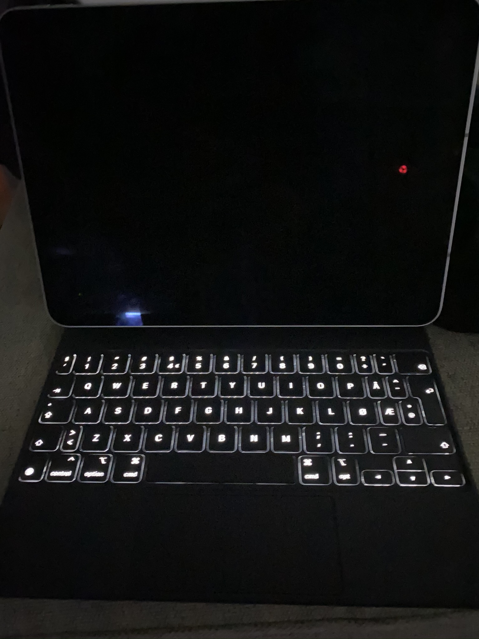 iPad Magic Keyboard backlight not turning… - Apple Community