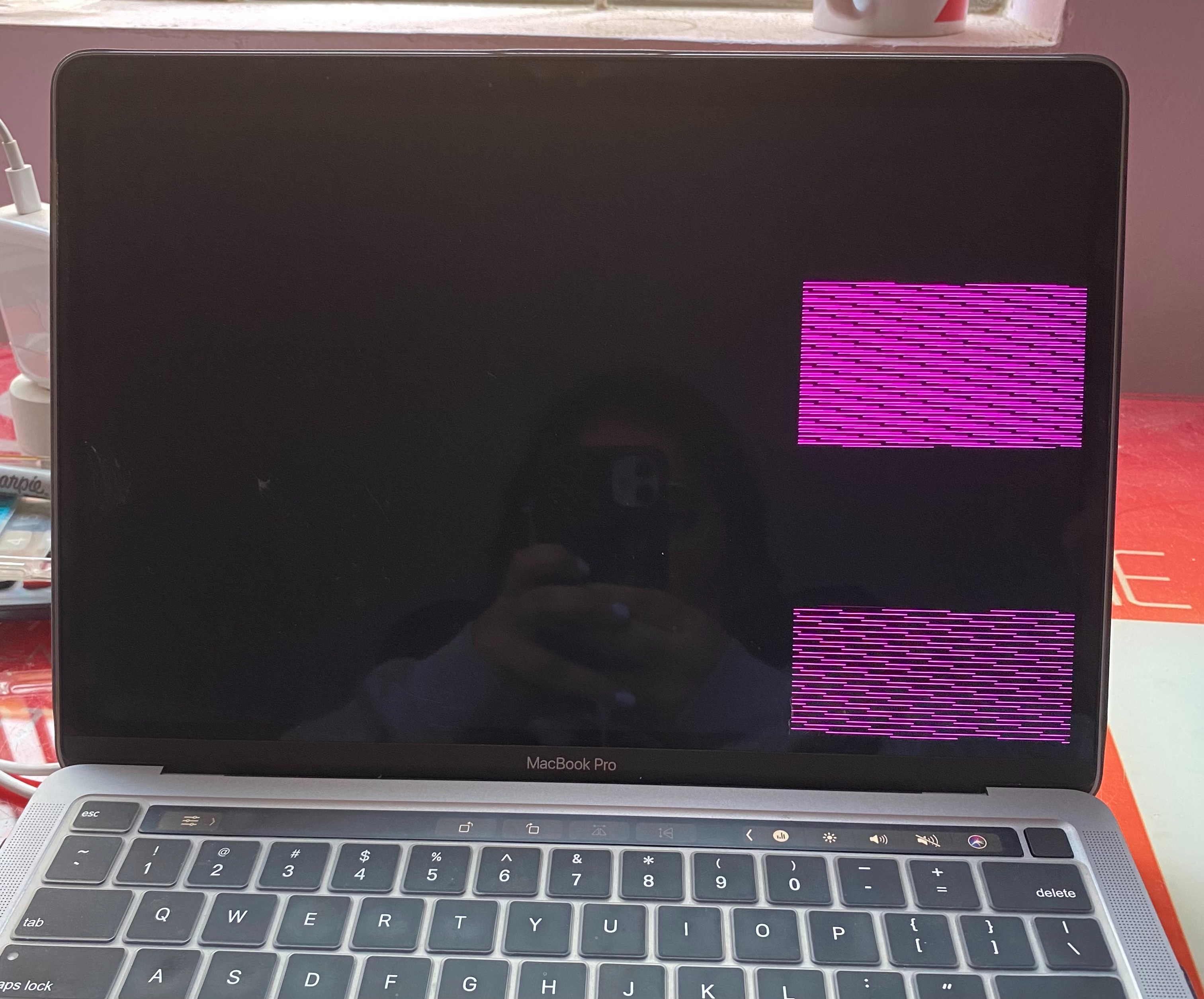 PINK STRIPES ON MY SCREEN Apple Community