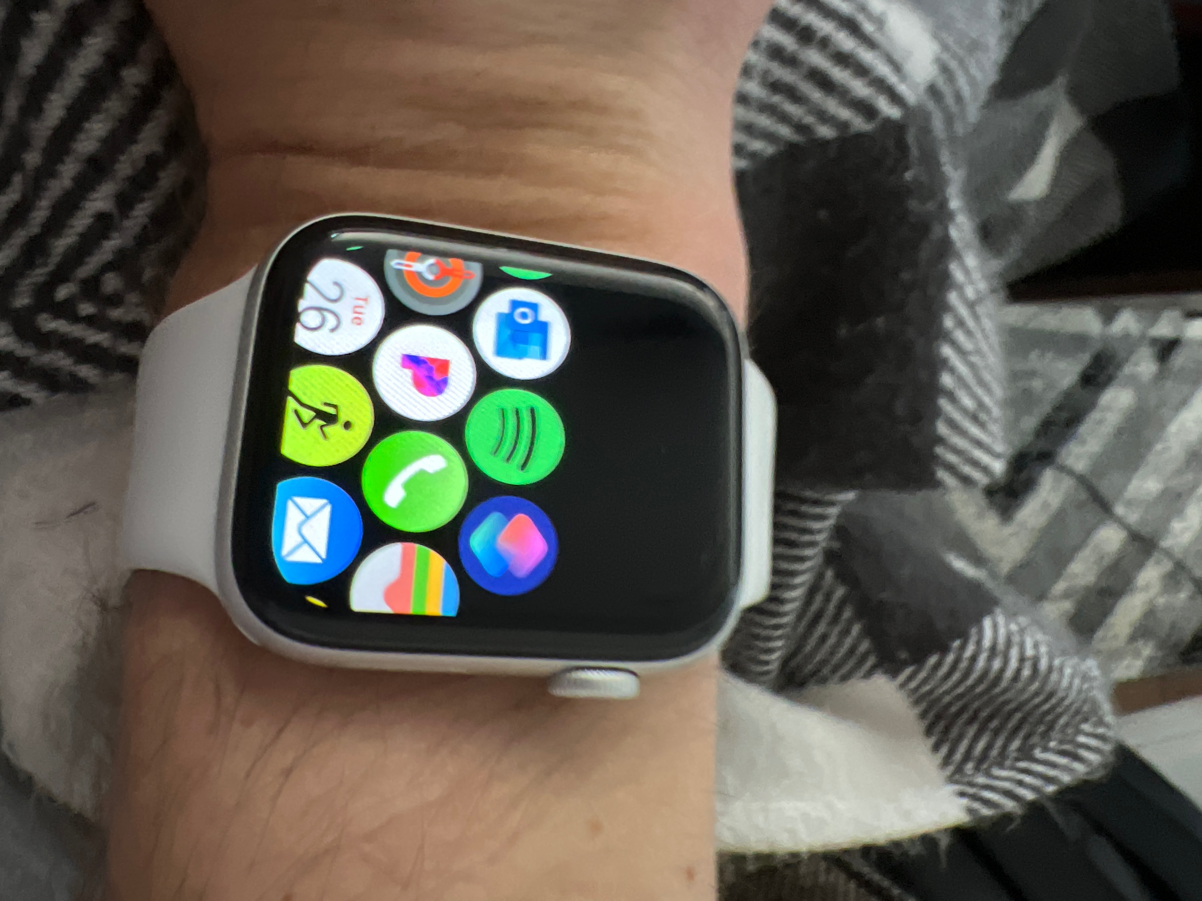 How to play music sales from spotify on apple watch