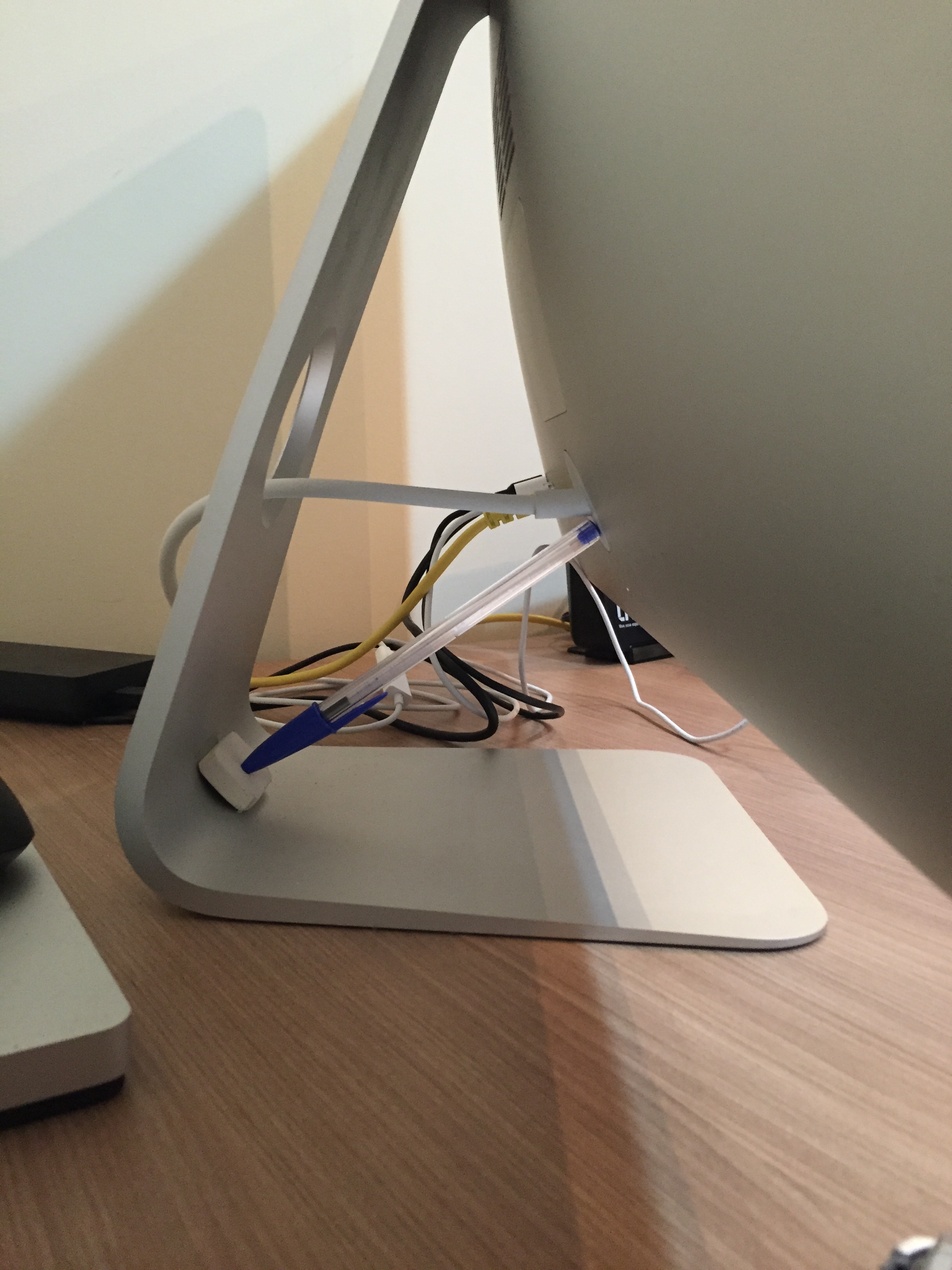 Design fault? 27" 2013 iMac stand just ga… - Apple Community