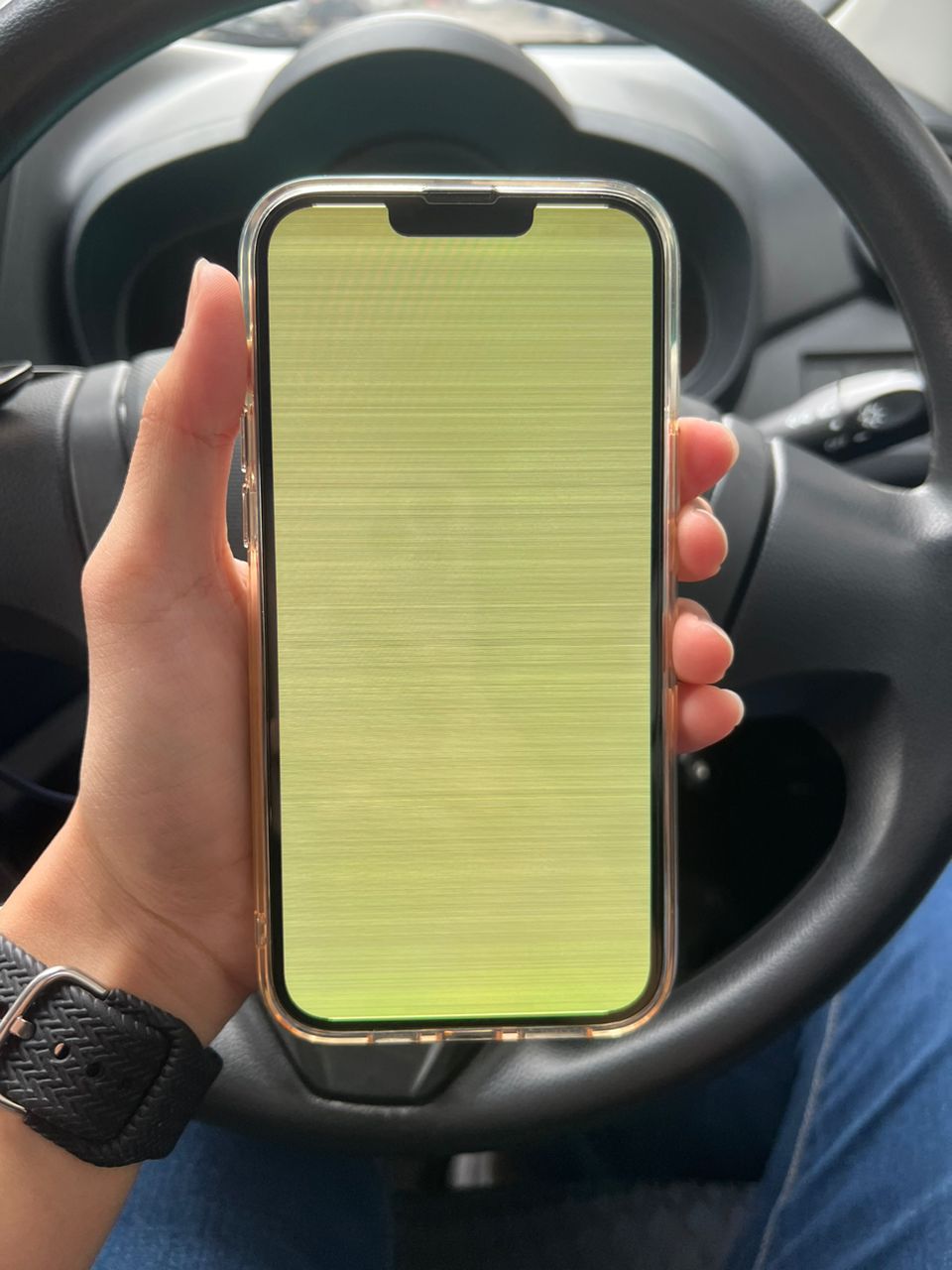 Is iPhone 13 screen yellowish?