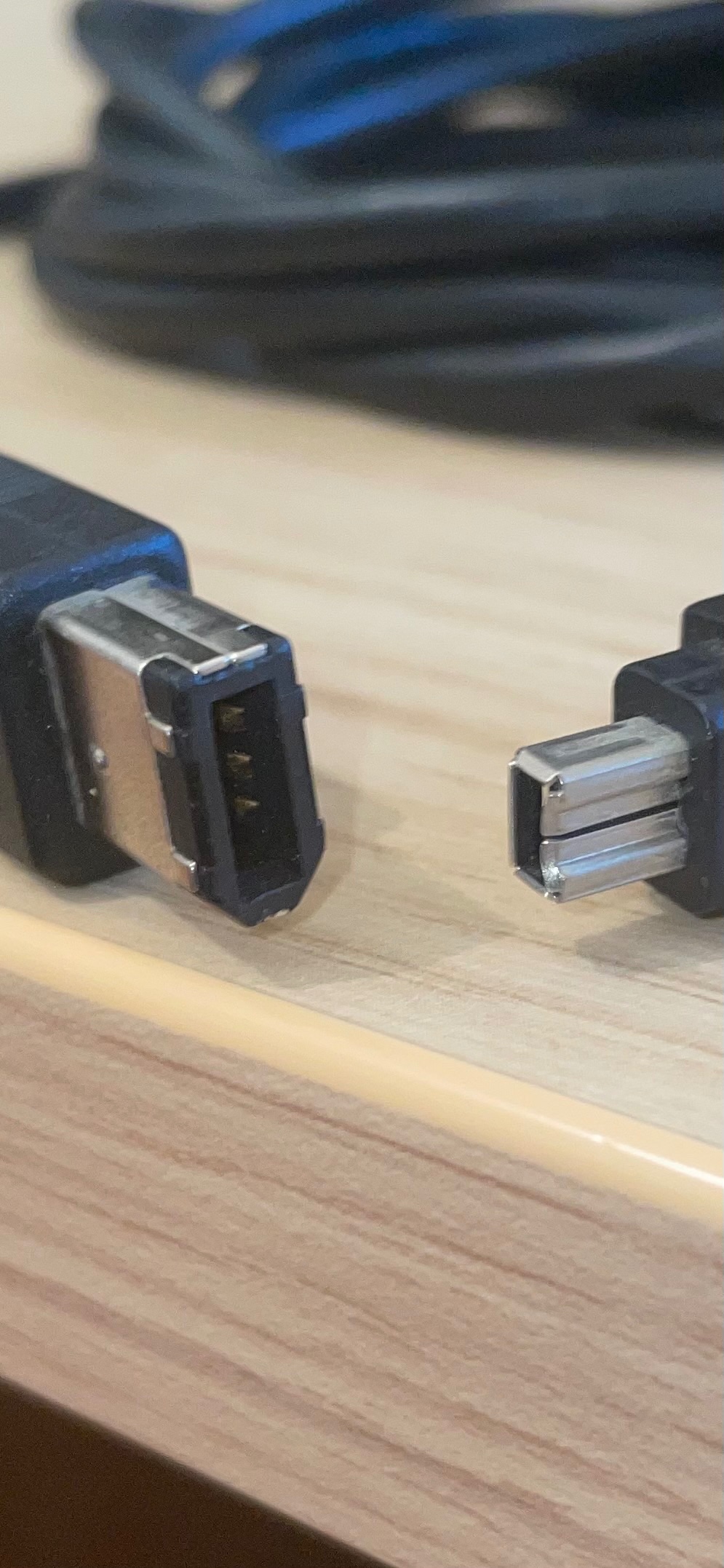 Physical difference between FireWire 400 … Apple Community