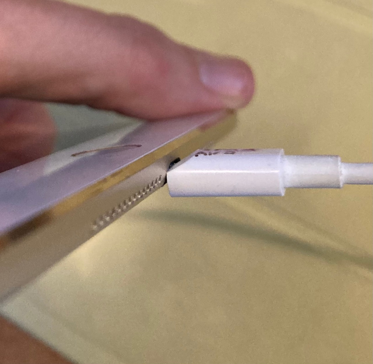 Recessed lightning connector poor conne… Apple Community