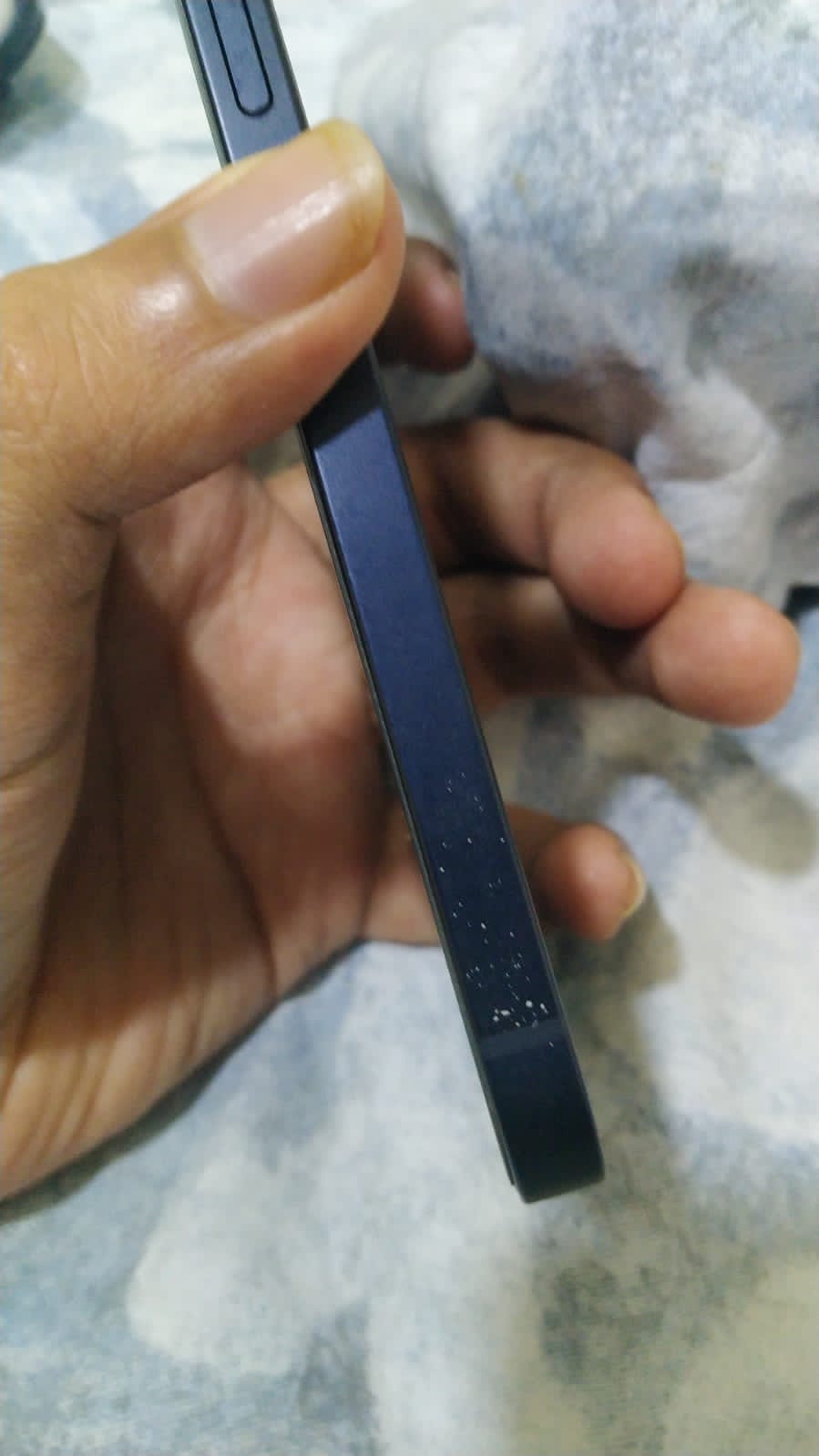 White dots on aluminium iphone 12 Apple Community