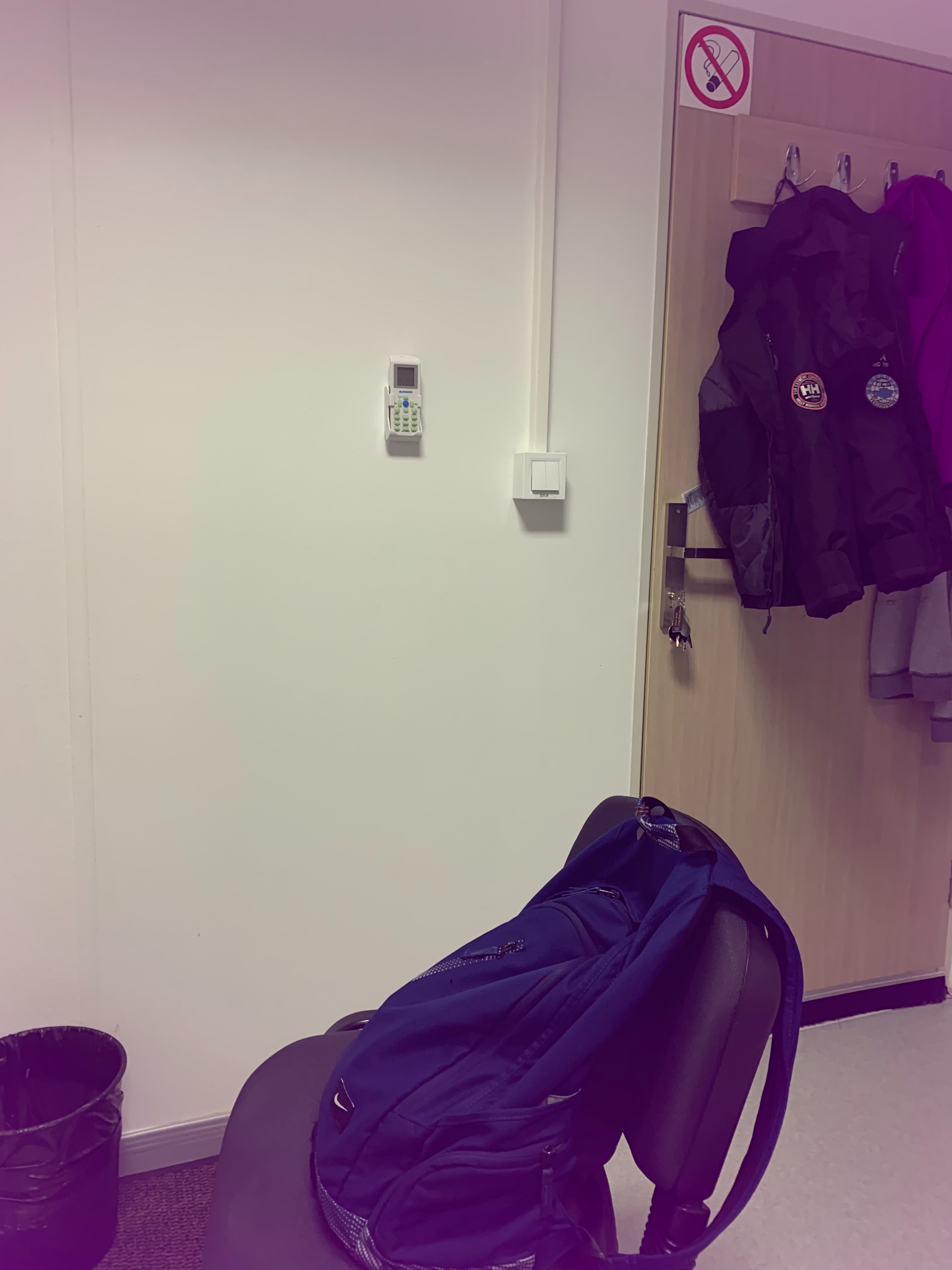 Back camera has a pink tint on the edges Apple Community