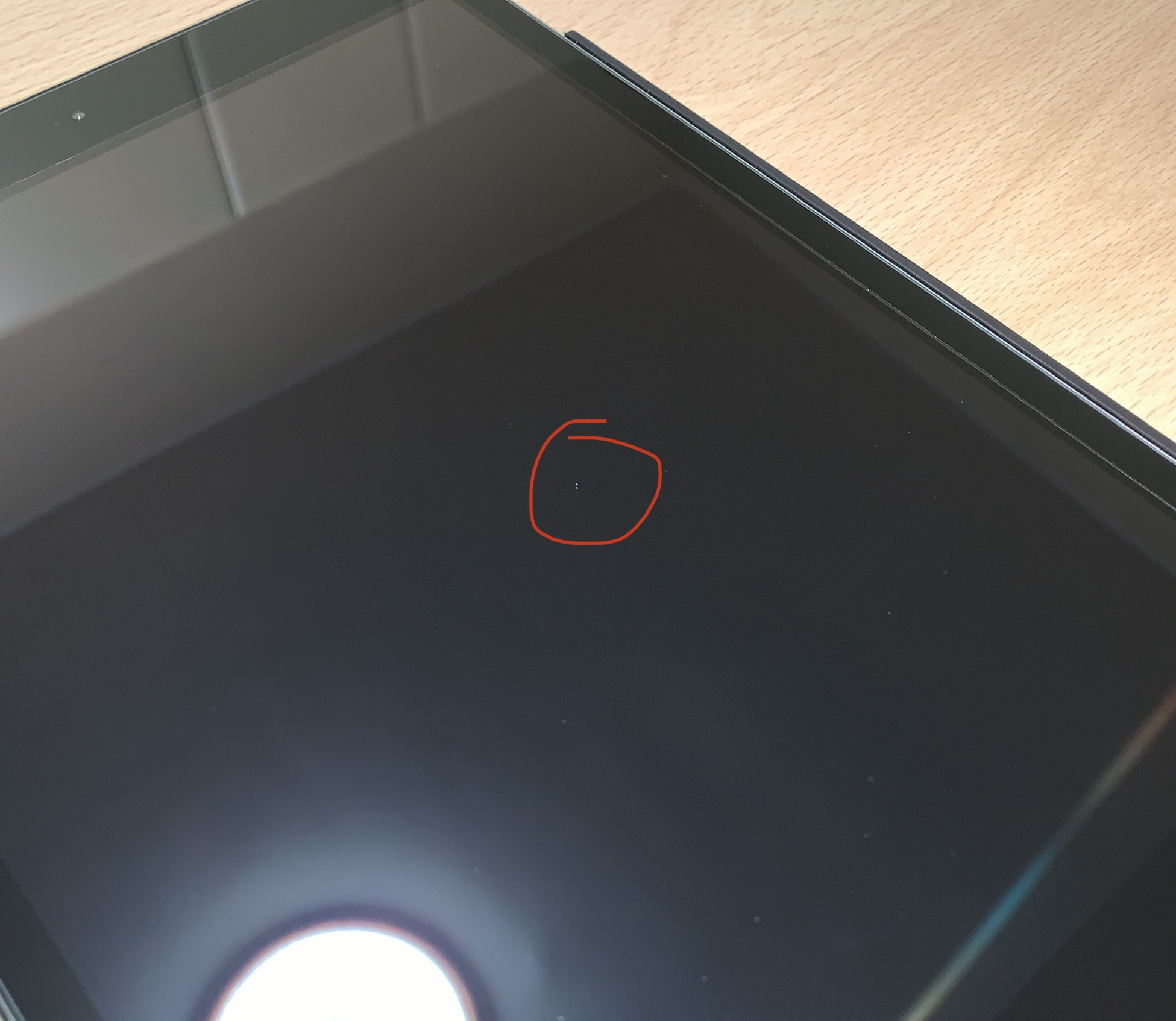 Dust spots under the glass iPad 2019 (7… Apple Community