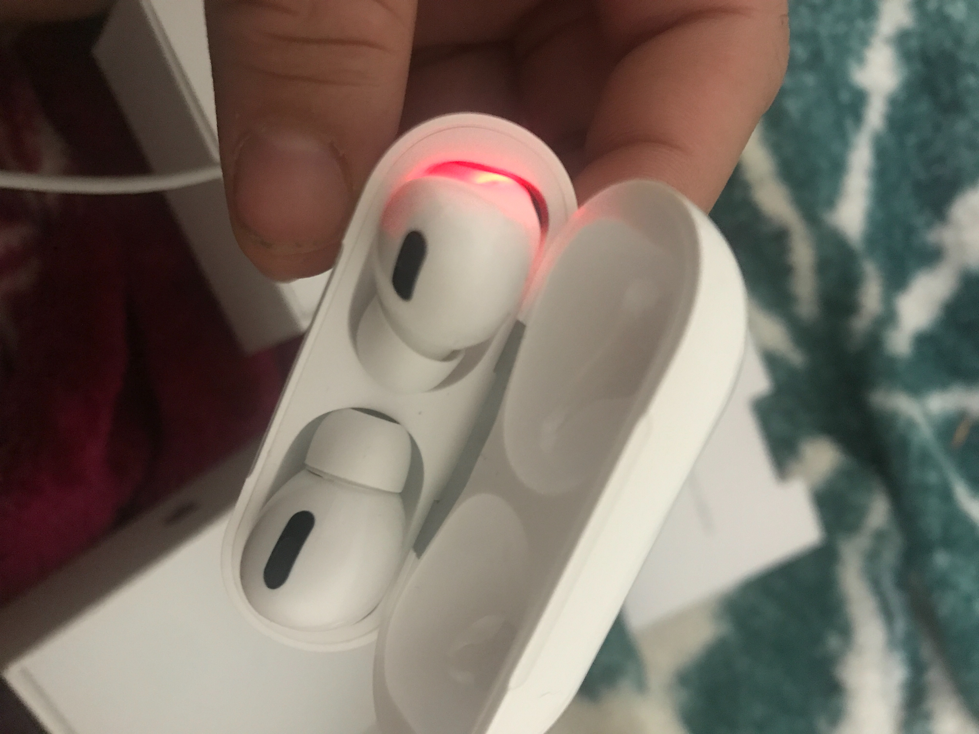 My Left Air Pod Pro Keeps Flashing Red An Apple Community