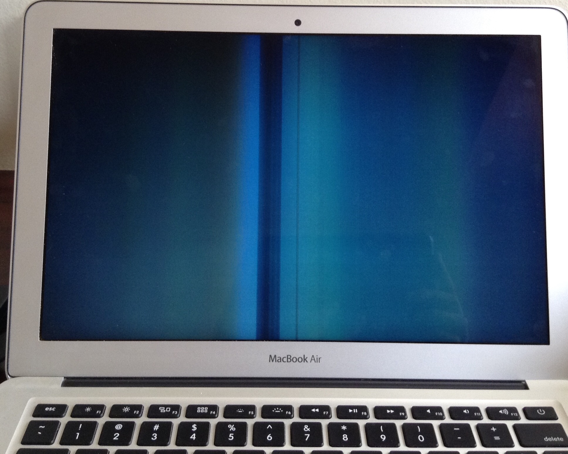 Black and white vertical lines on screen - Apple Community