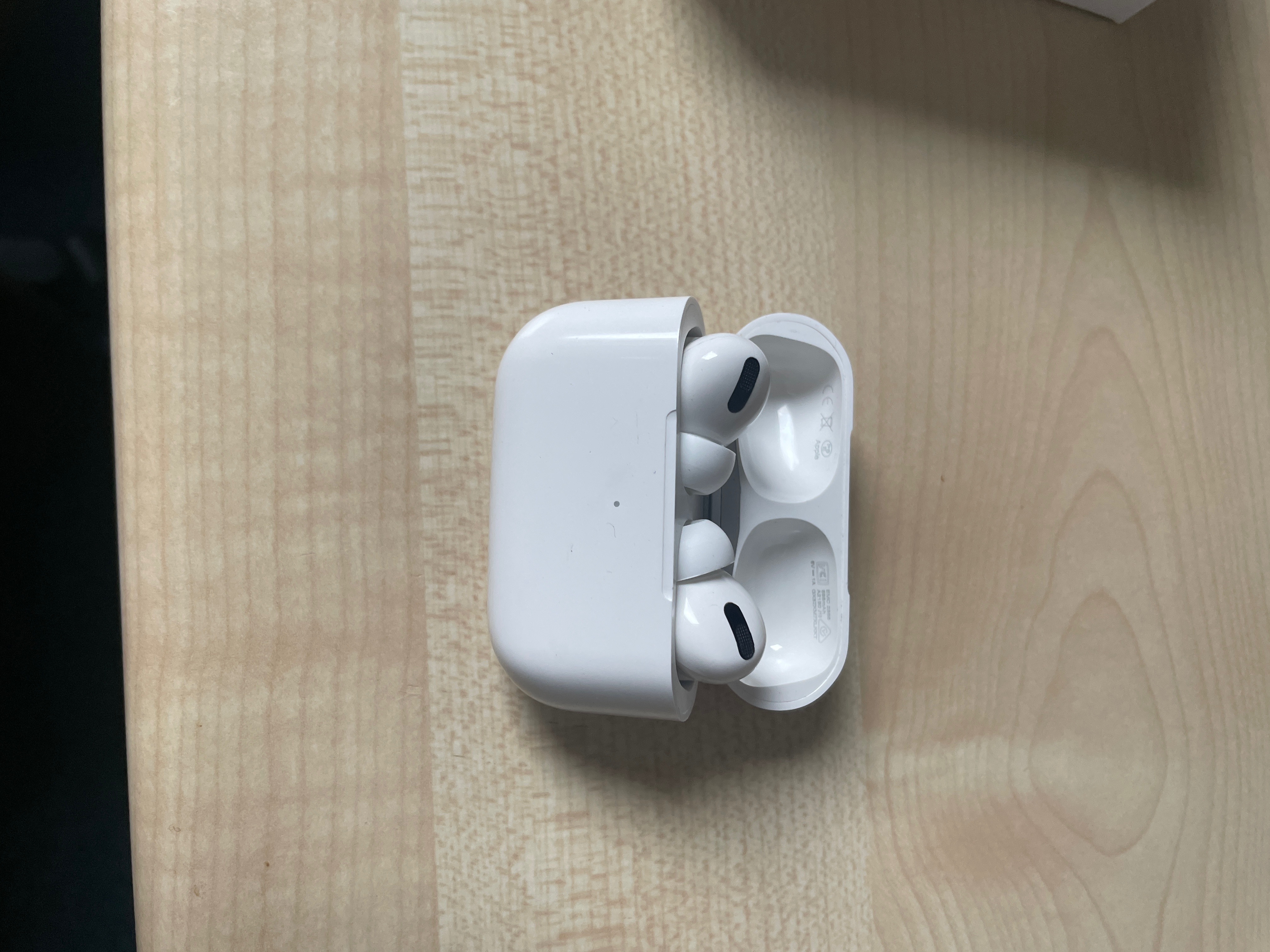 Definere beslutte ophøre My right AirPod Pro keeps disconnecting - Apple Community
