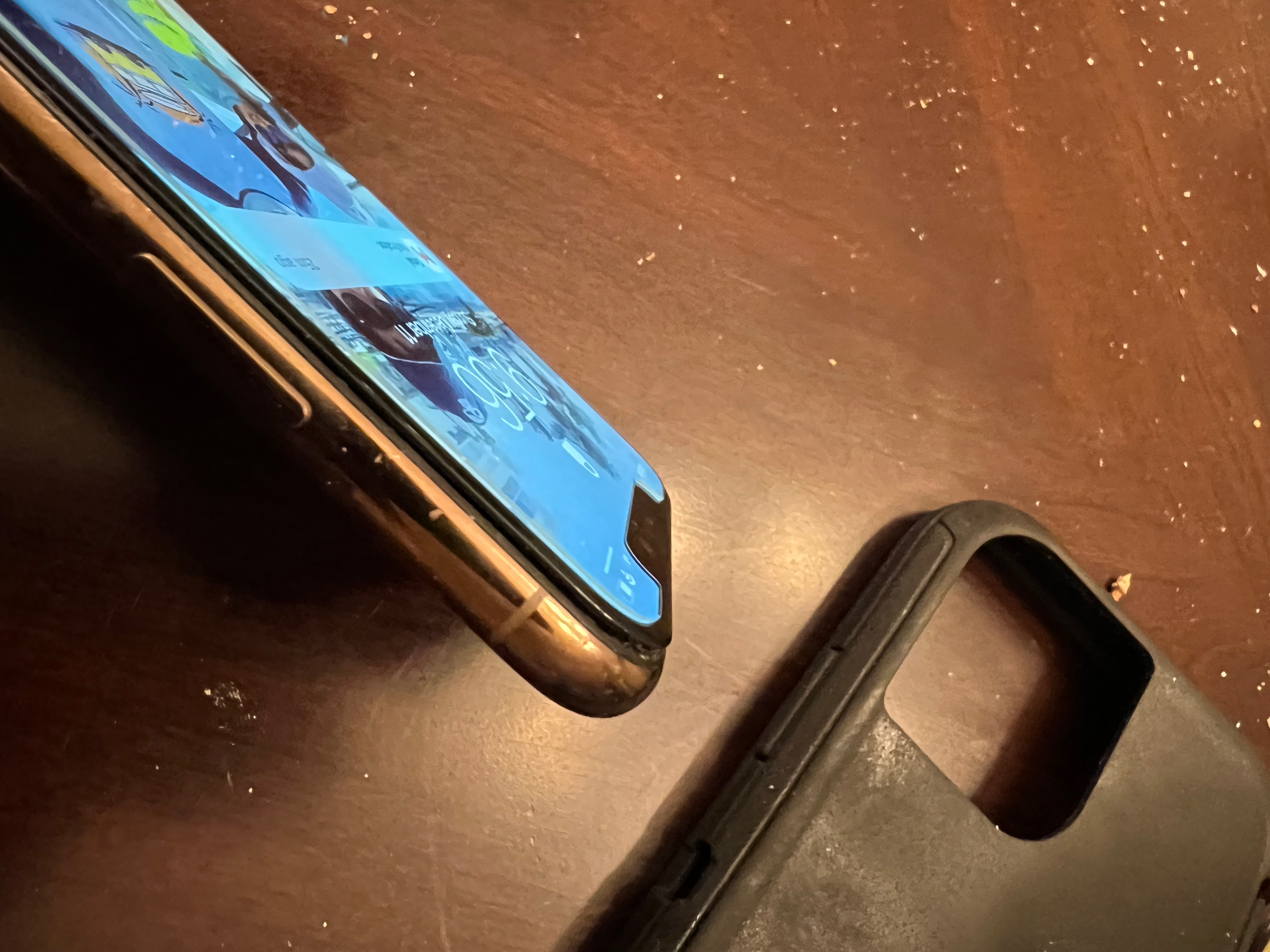 Portico eksegese Overgivelse Iphone 11pro screen popped out. - Apple Community