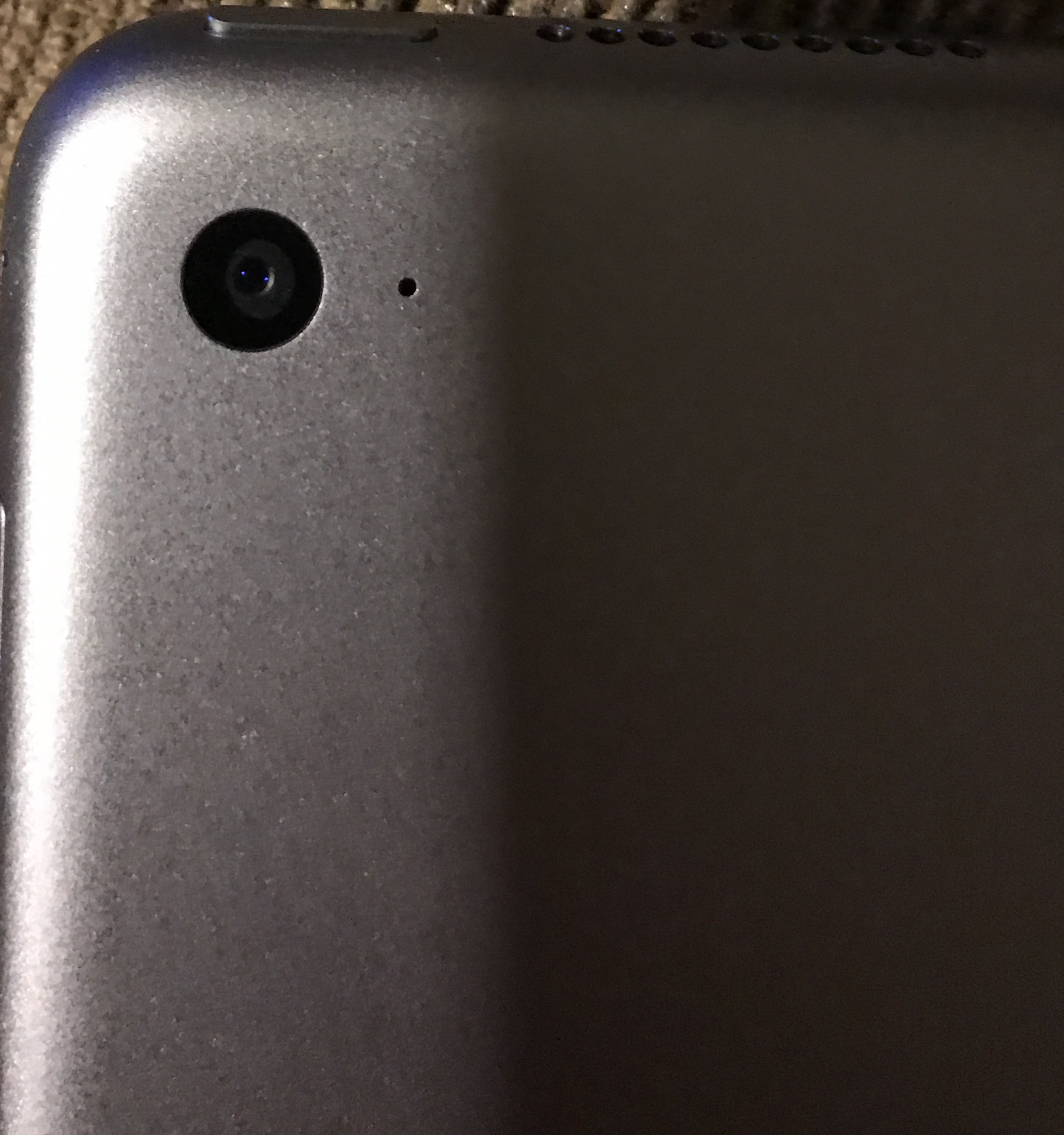 Where is the flash for the camera on ipad… Apple Community