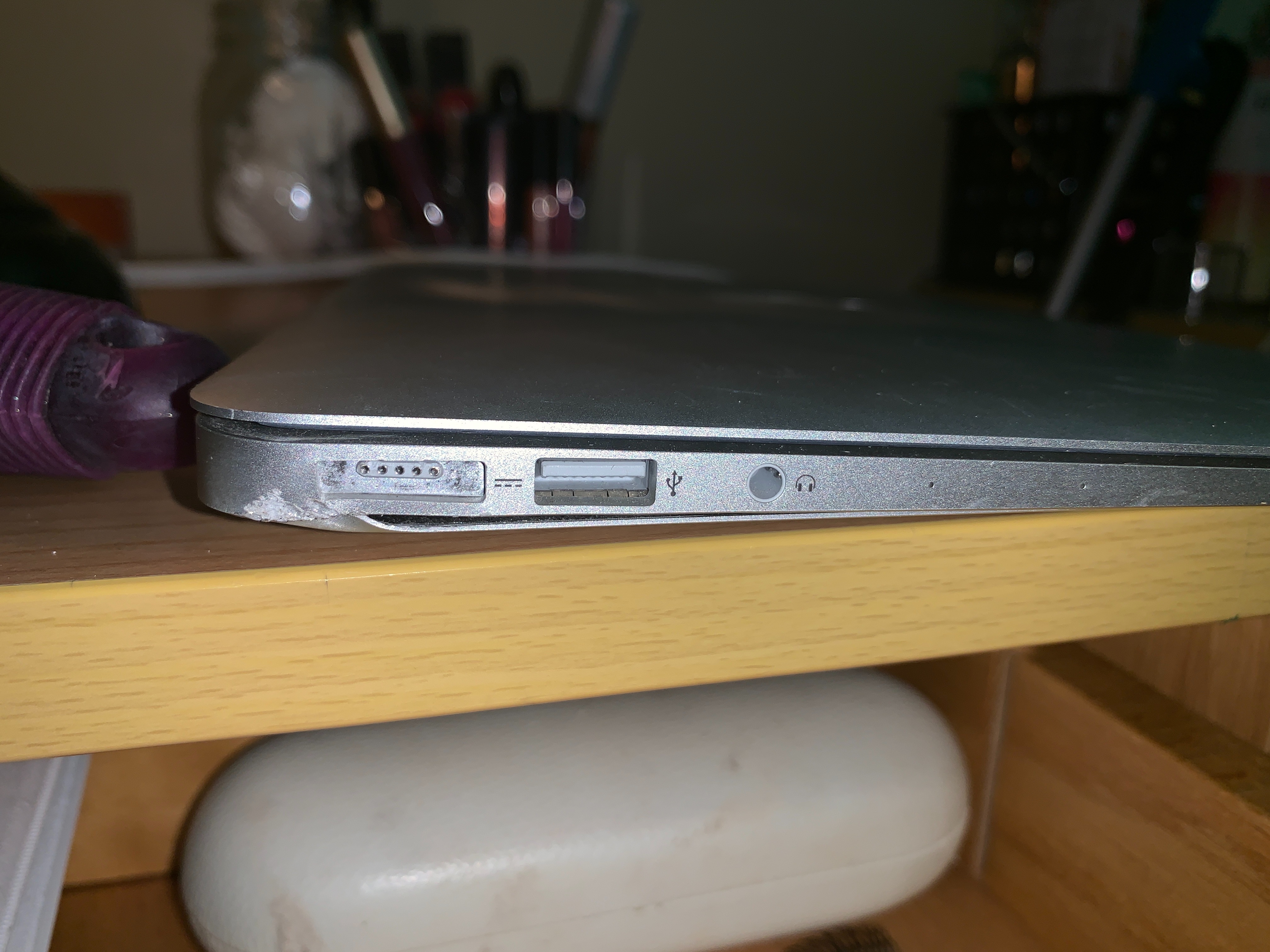 Broken apple macbook charger atari 2600 sam