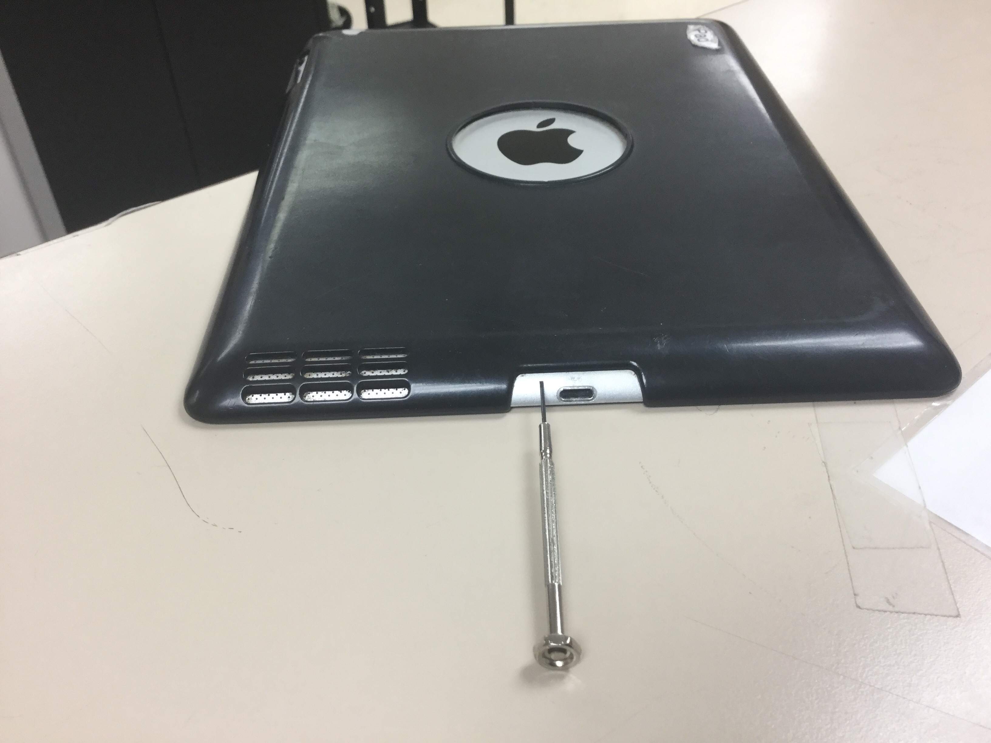 Lightning connector broken off inside iPa… Apple Community