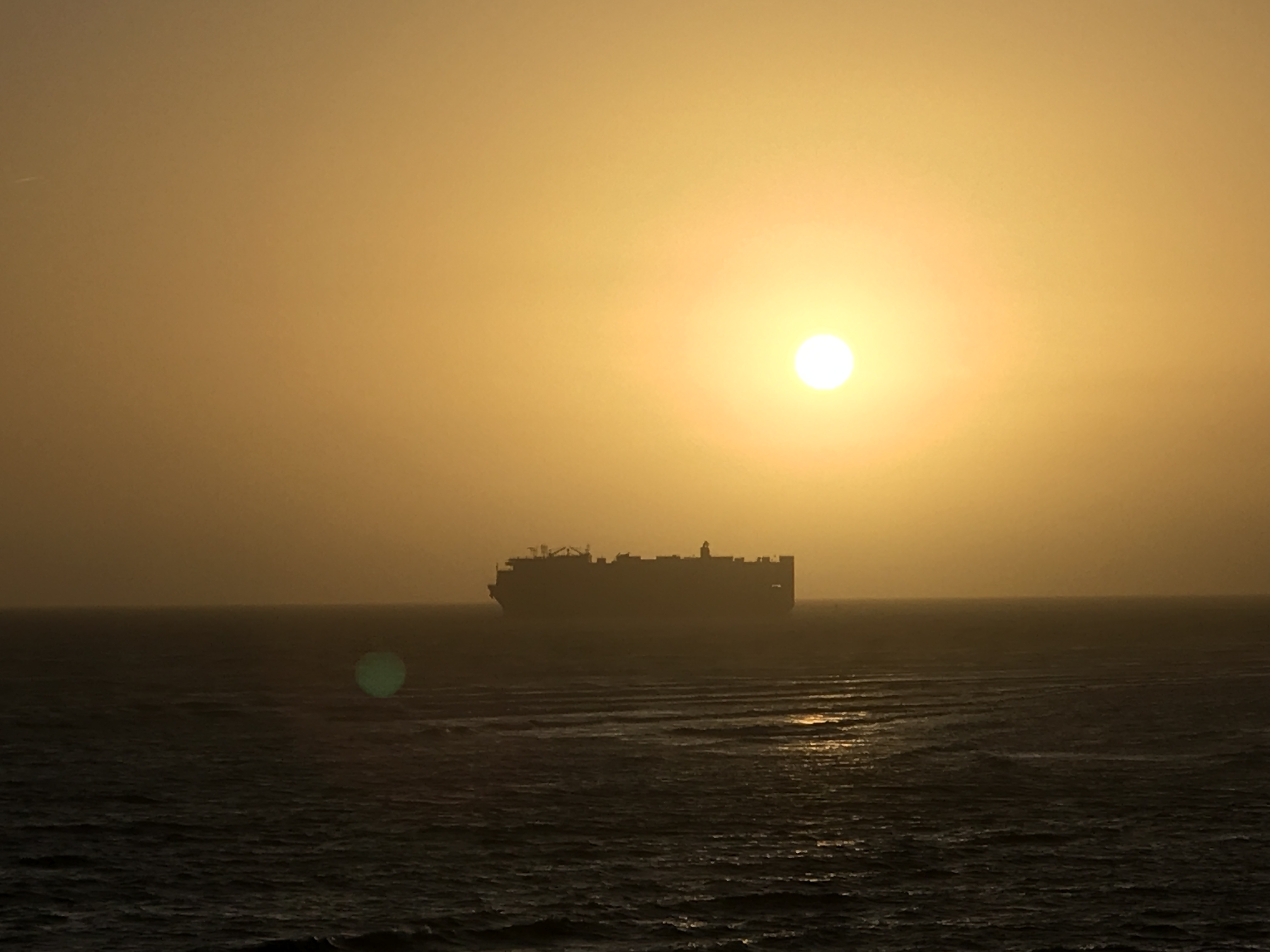 The "green dot" lens flare in the iPhone … - Apple Community