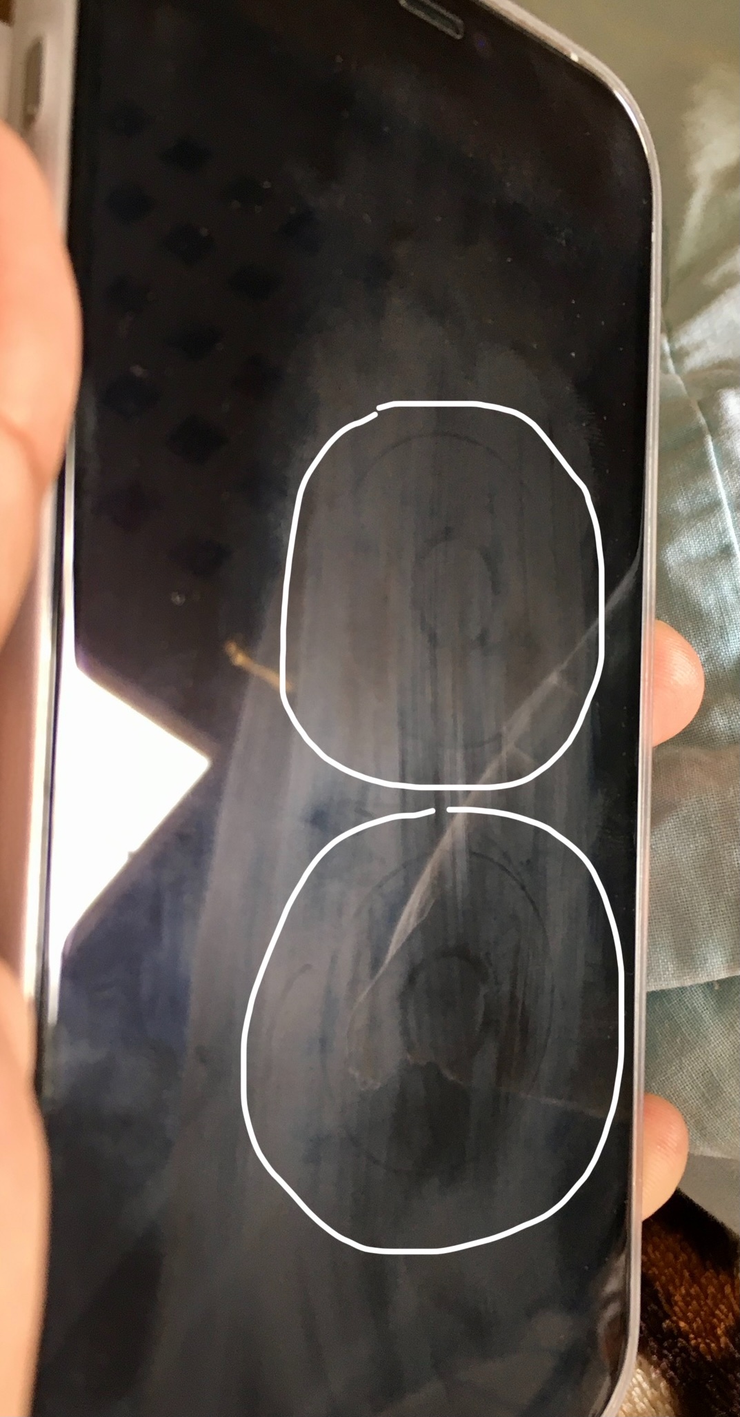 Weird Circles On My IPhone 13 Screen Apple Community