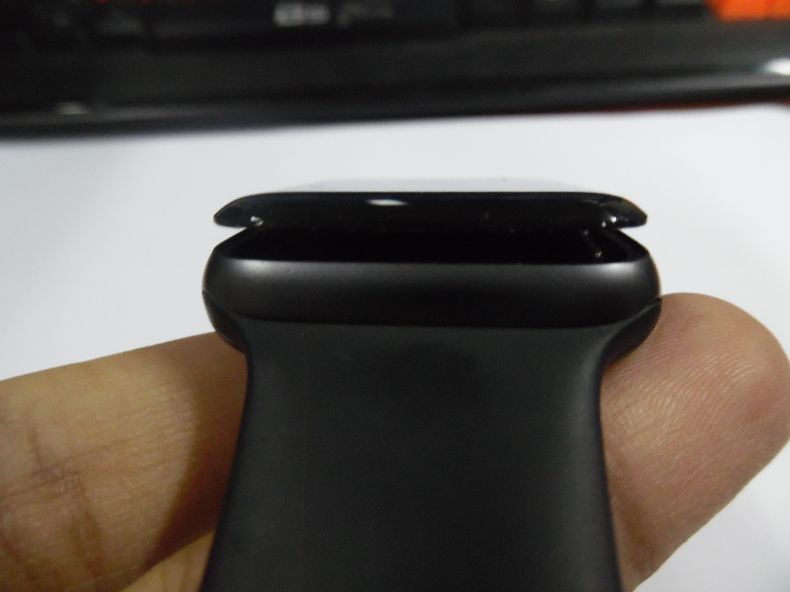 Apple Watch wont turn on and screen detac… - Apple Community