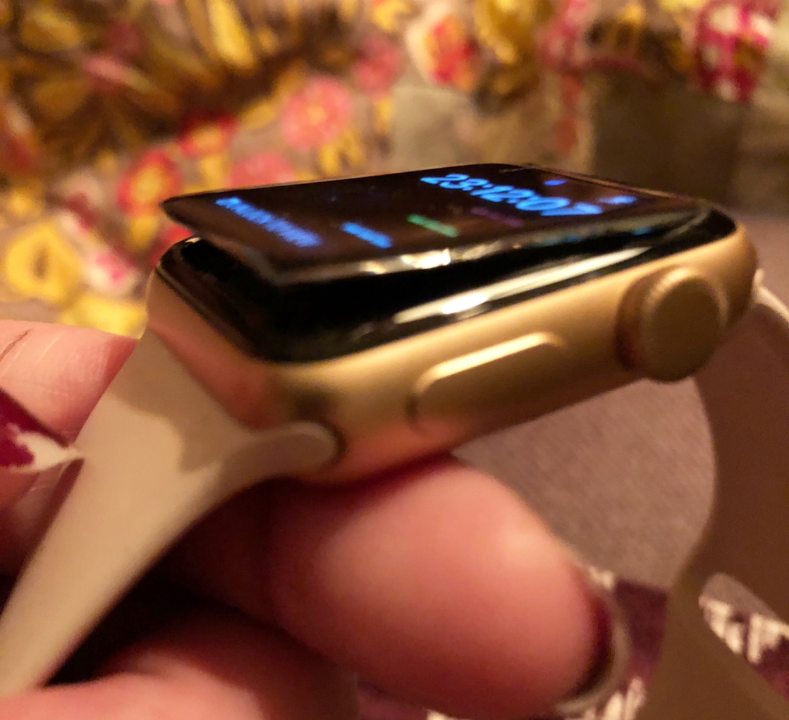 3rd gen Apple Watch screen cracked and po… - Community