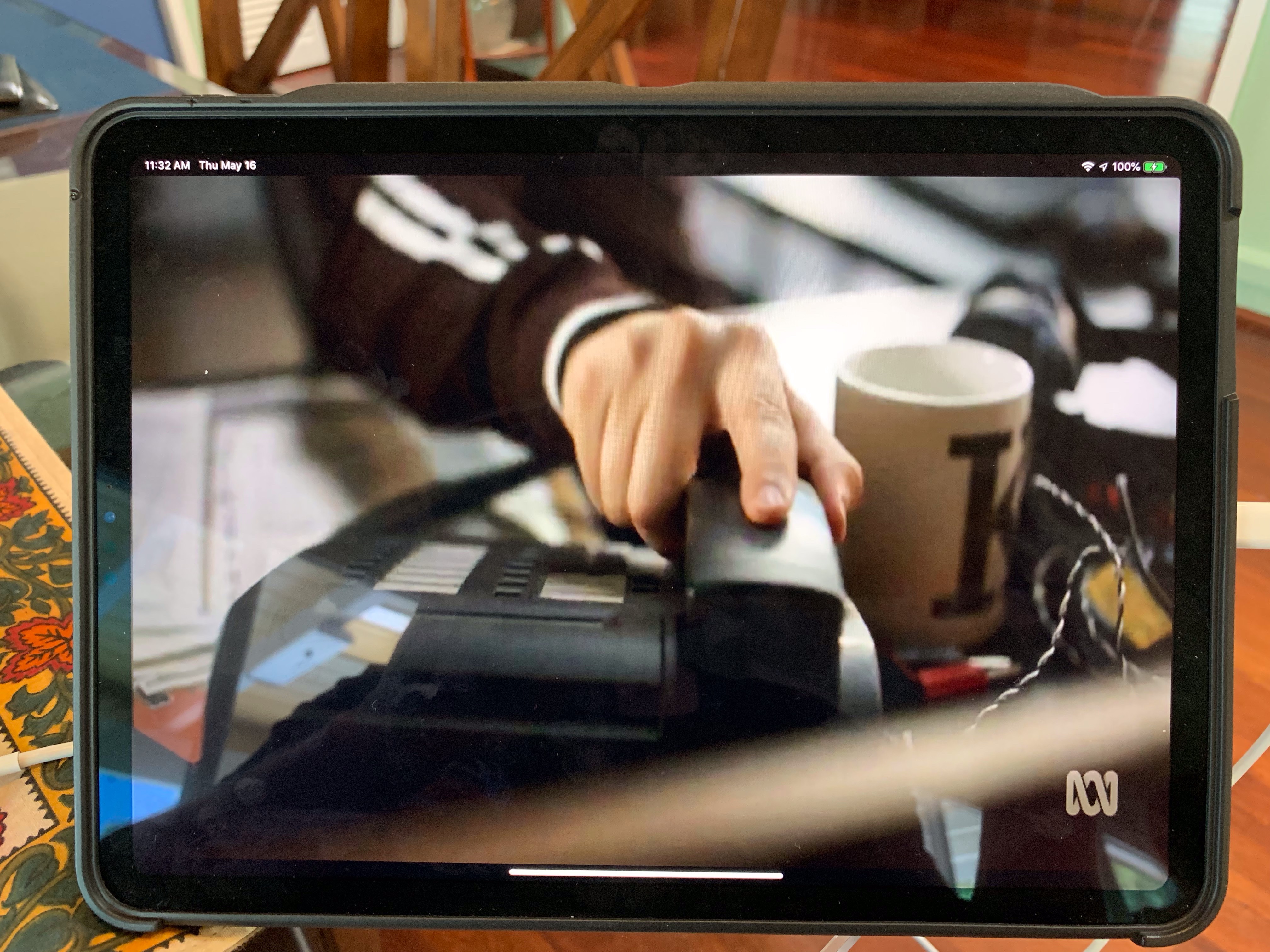 Turning off Menu Bar and bottom Bar. iPad… Apple Community
