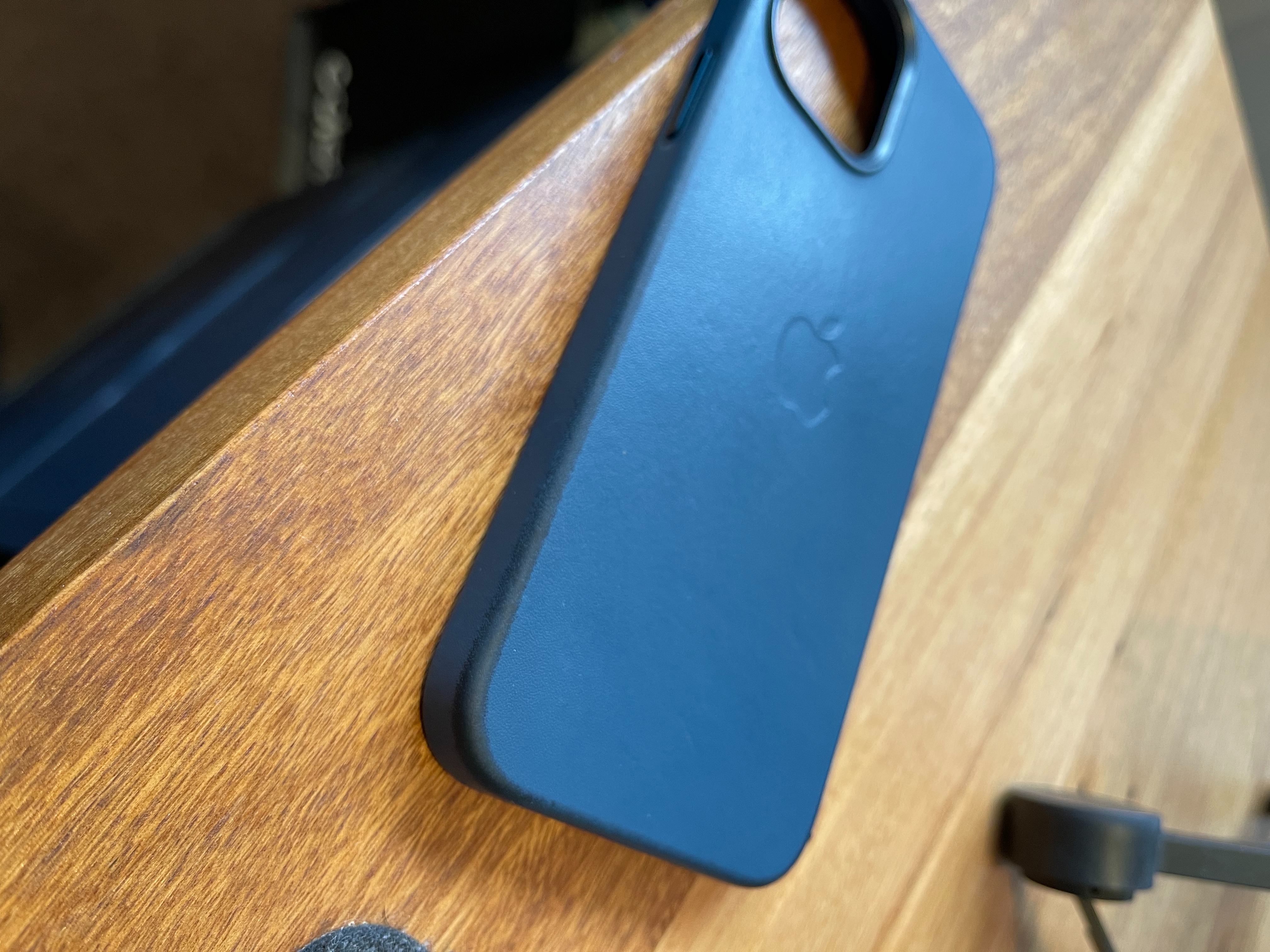 asqueroso Denso erección iPhone 12/Pro/Pro Max Leather case patina… - Apple Community