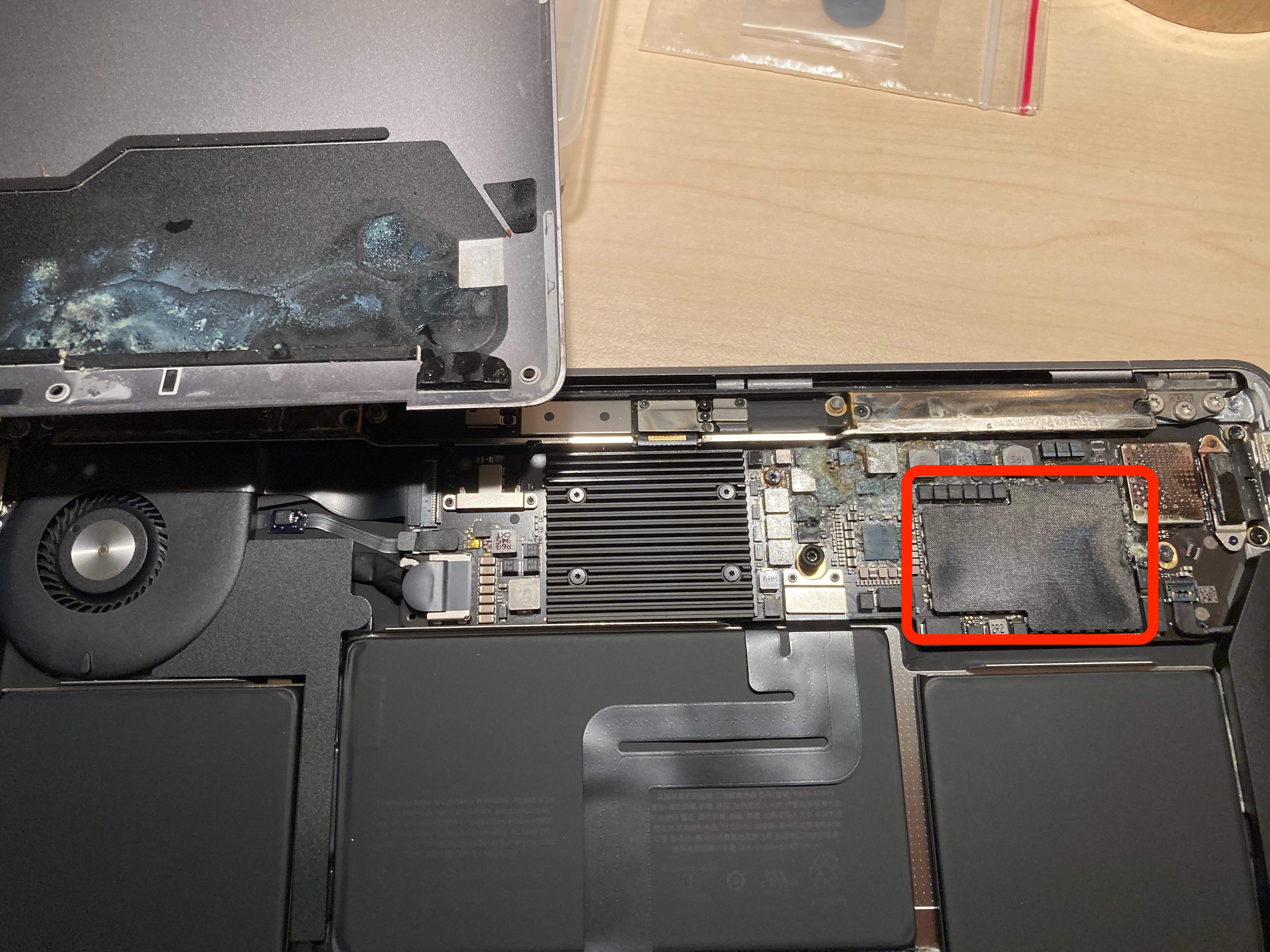 Konsekvenser brug Afgørelse Where is the SSD hard drive located in a … - Apple Community