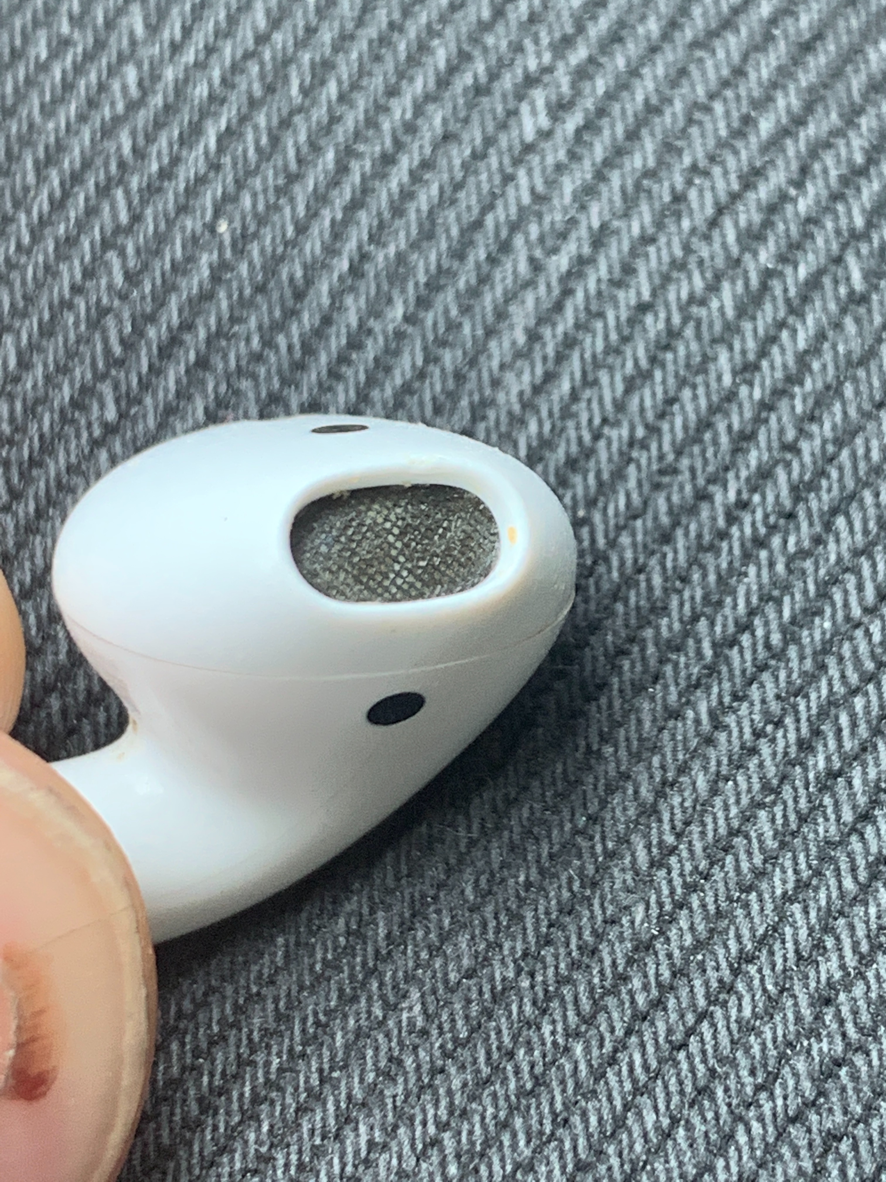 How to Clean Airpods Mesh  