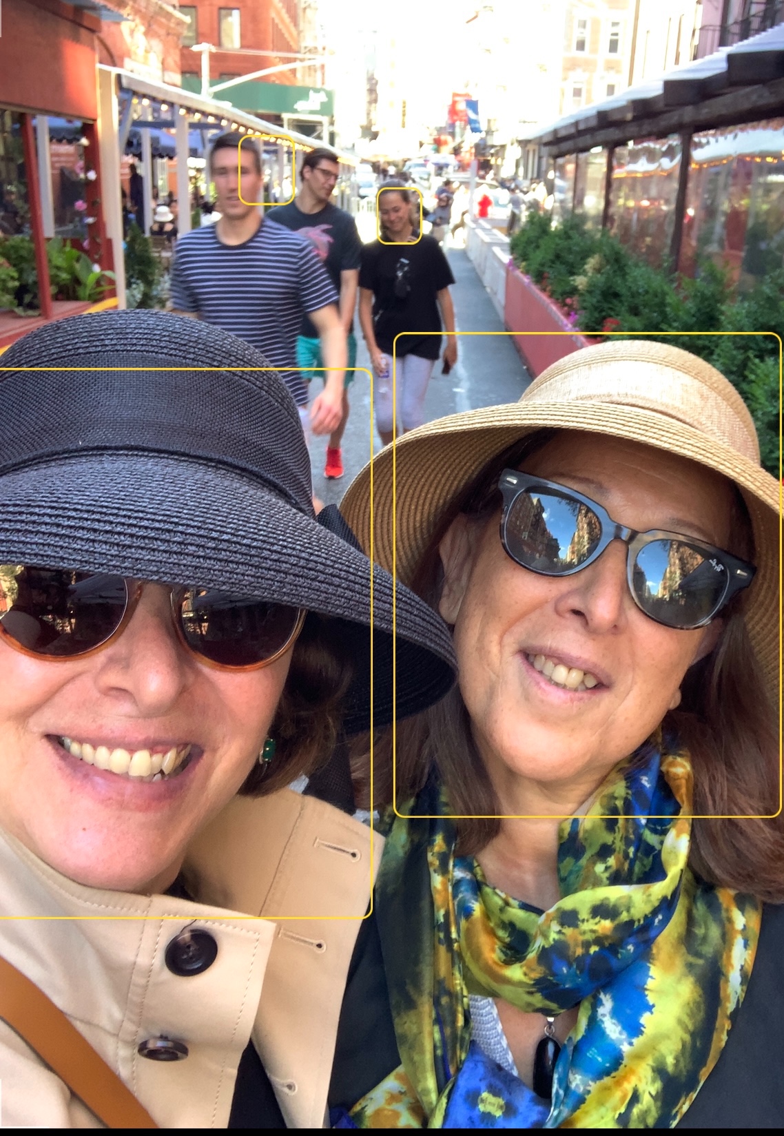 How to get rid of yellow boxes around fac… Apple Community