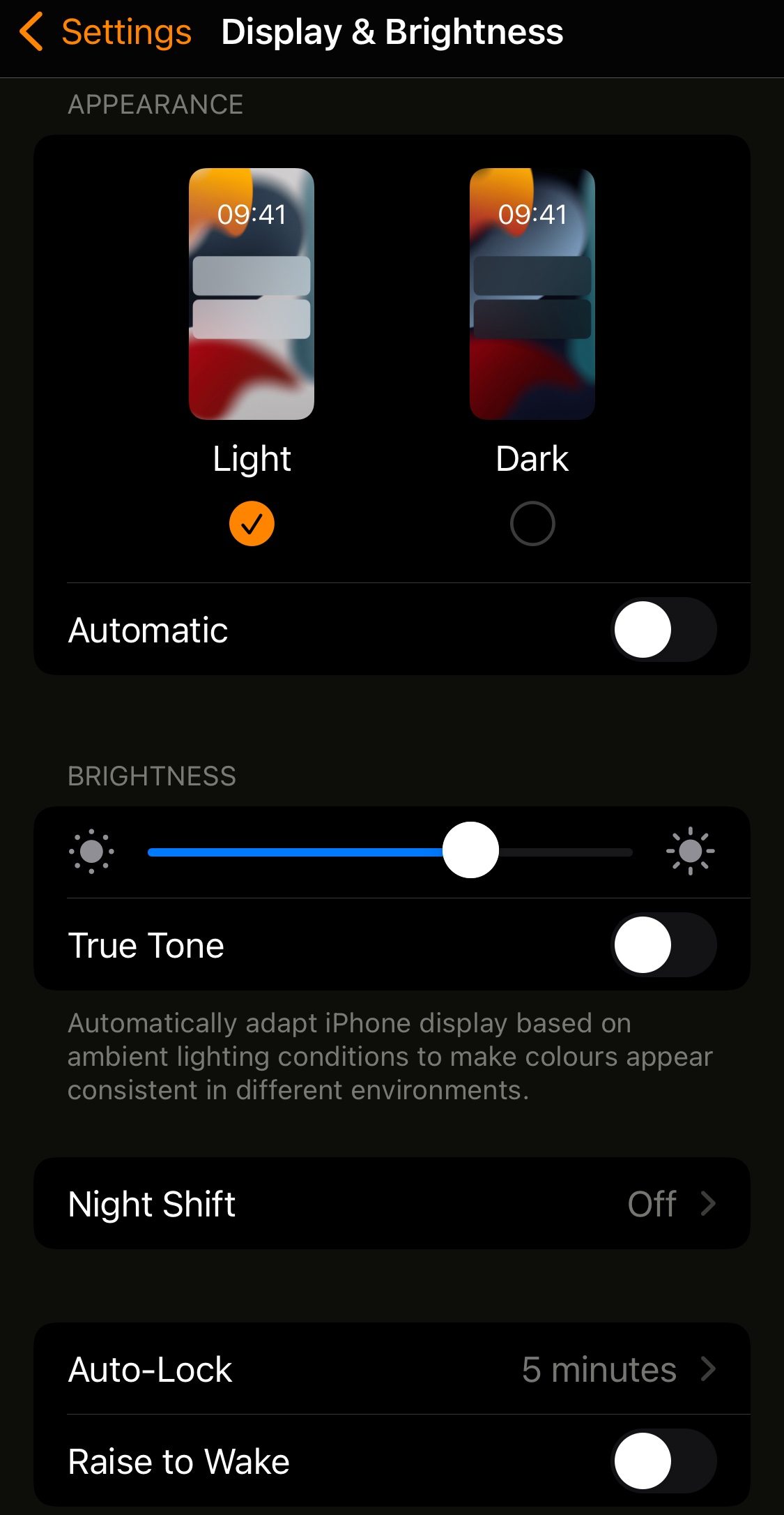 Ứng dụng iPhone có nền đen là một lựa chọn tuyệt vời để cân bằng màu sắc và tăng tính tối giản cho thiết bị của bạn. Hãy xem hình để biết thêm về tính năng thuộc Apple Dark Mode, một trong những tính năng phổ biến nhất và hấp dẫn nhất của iPhone.