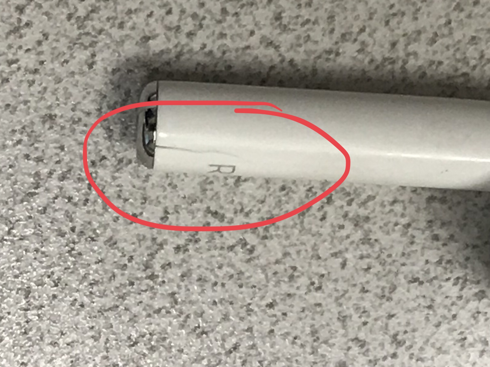 Hairline crack on airpods pro - Apple Community