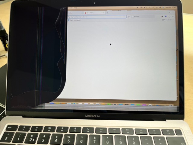 MacBook Air M1 screen - Apple Community