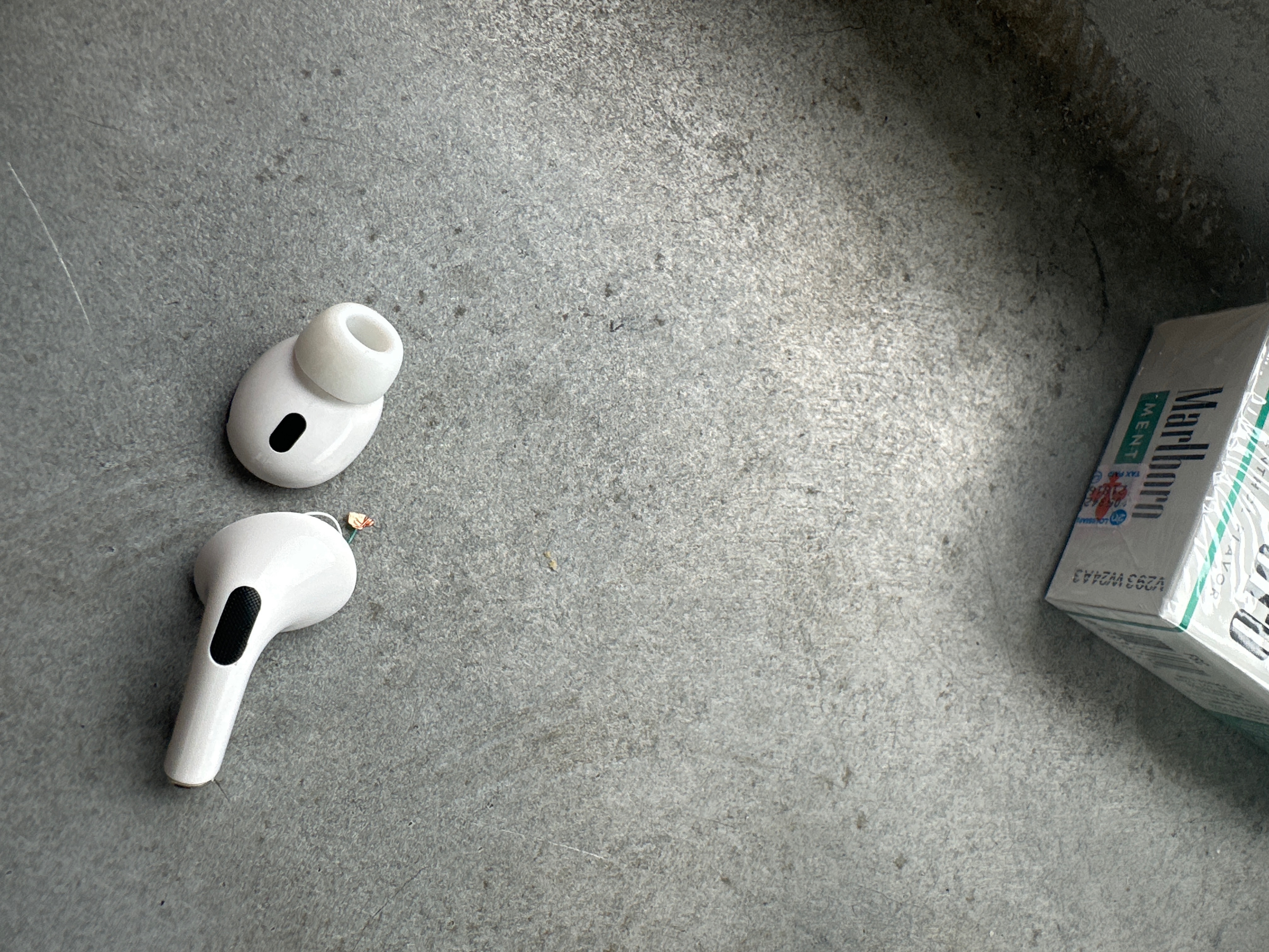 Is it normal? AirPods Pro plastic cracked - Apple Community