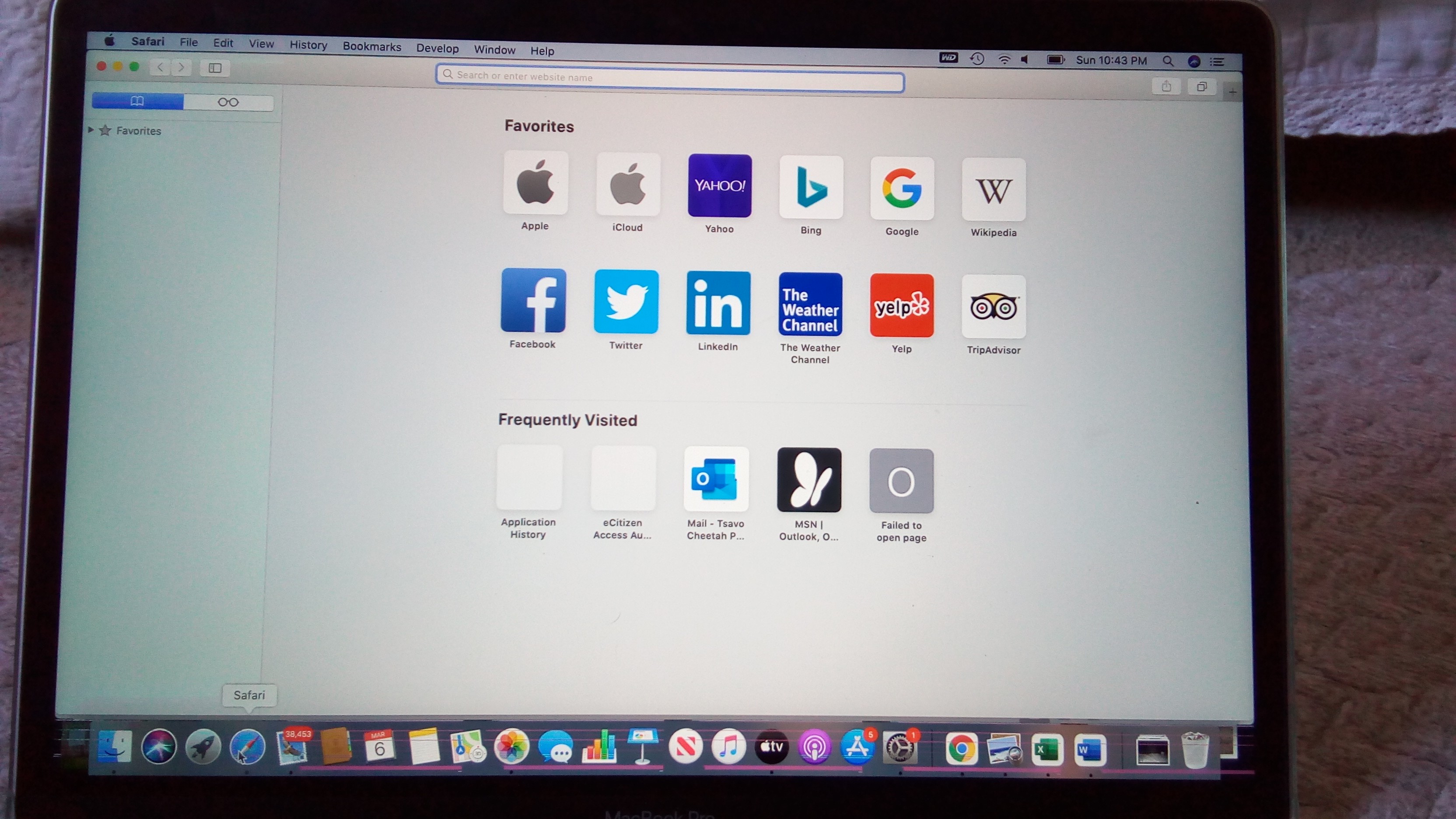 Thin, colored, flickering horizontal line… Apple Community