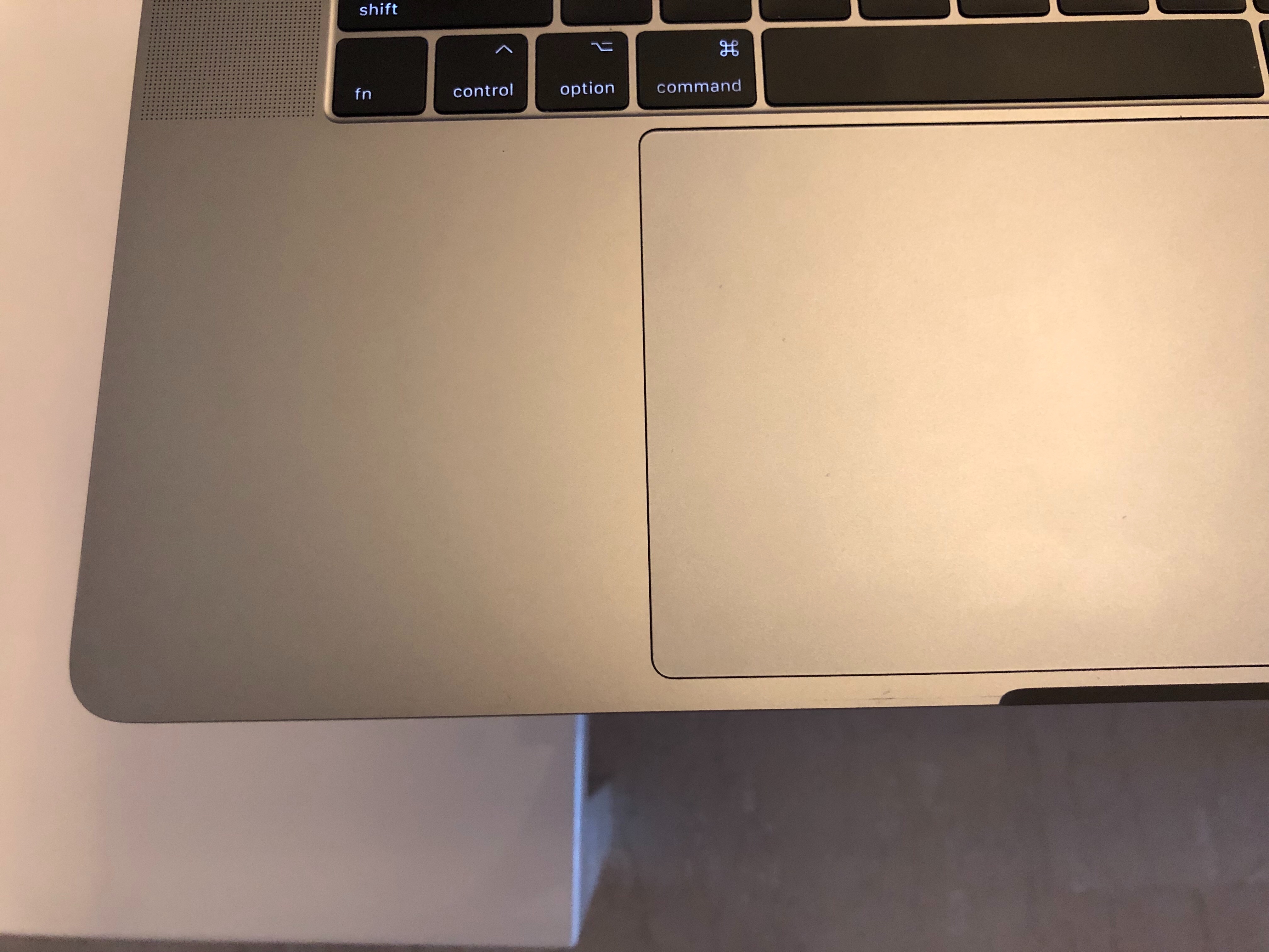 Rubber Gasket surrounding 2017 MacBook Pr… - Apple Community