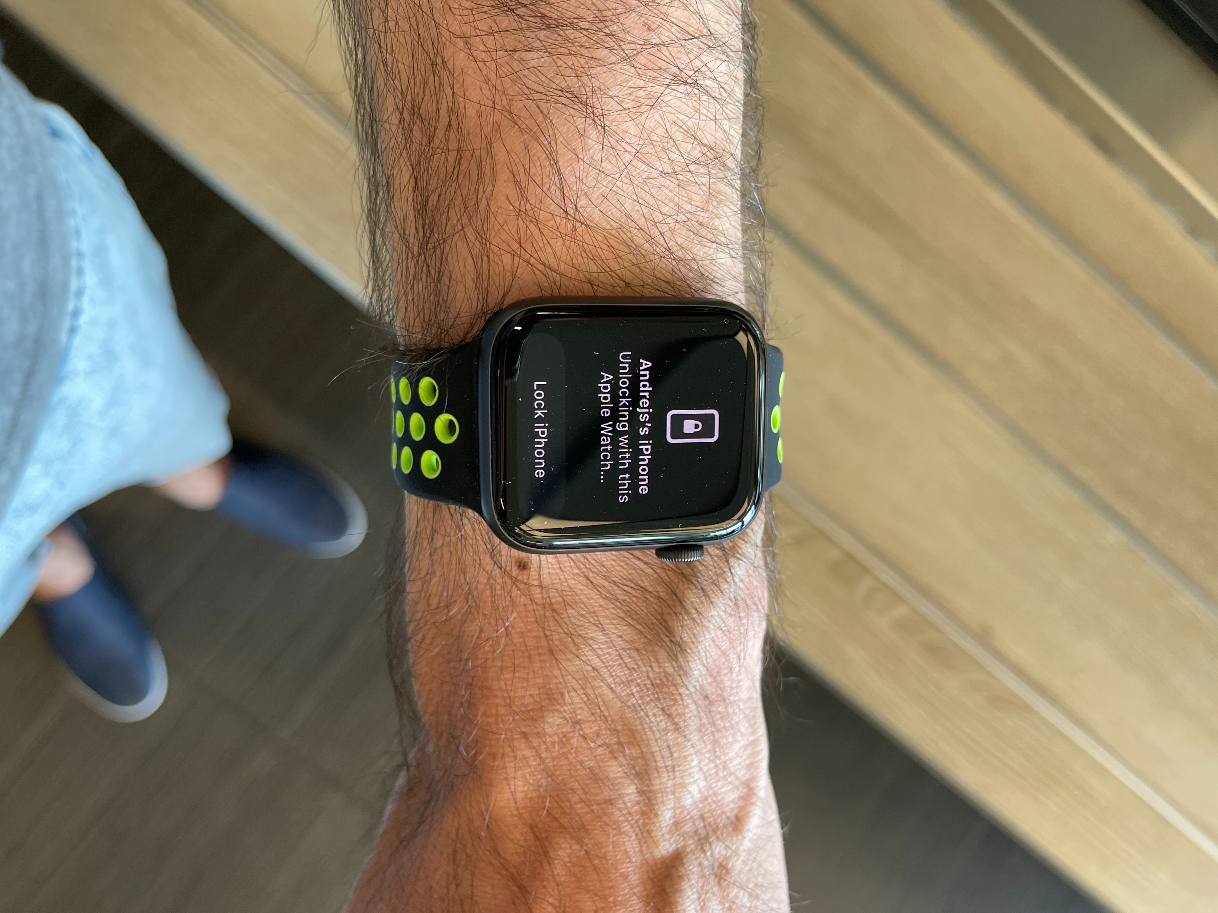 Unlock iphone with apple watch