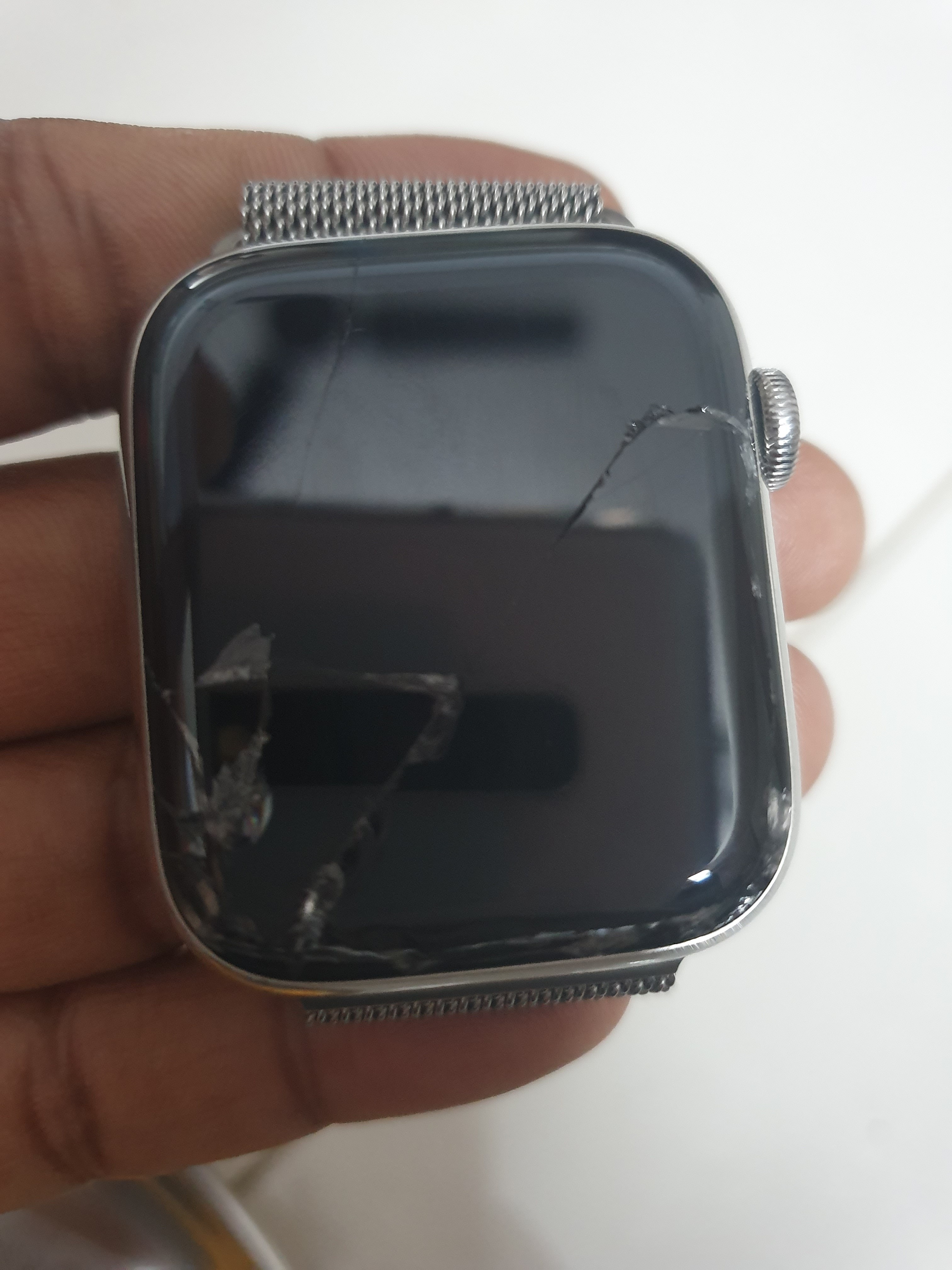 I broken iwatch series 4 glass - Apple 