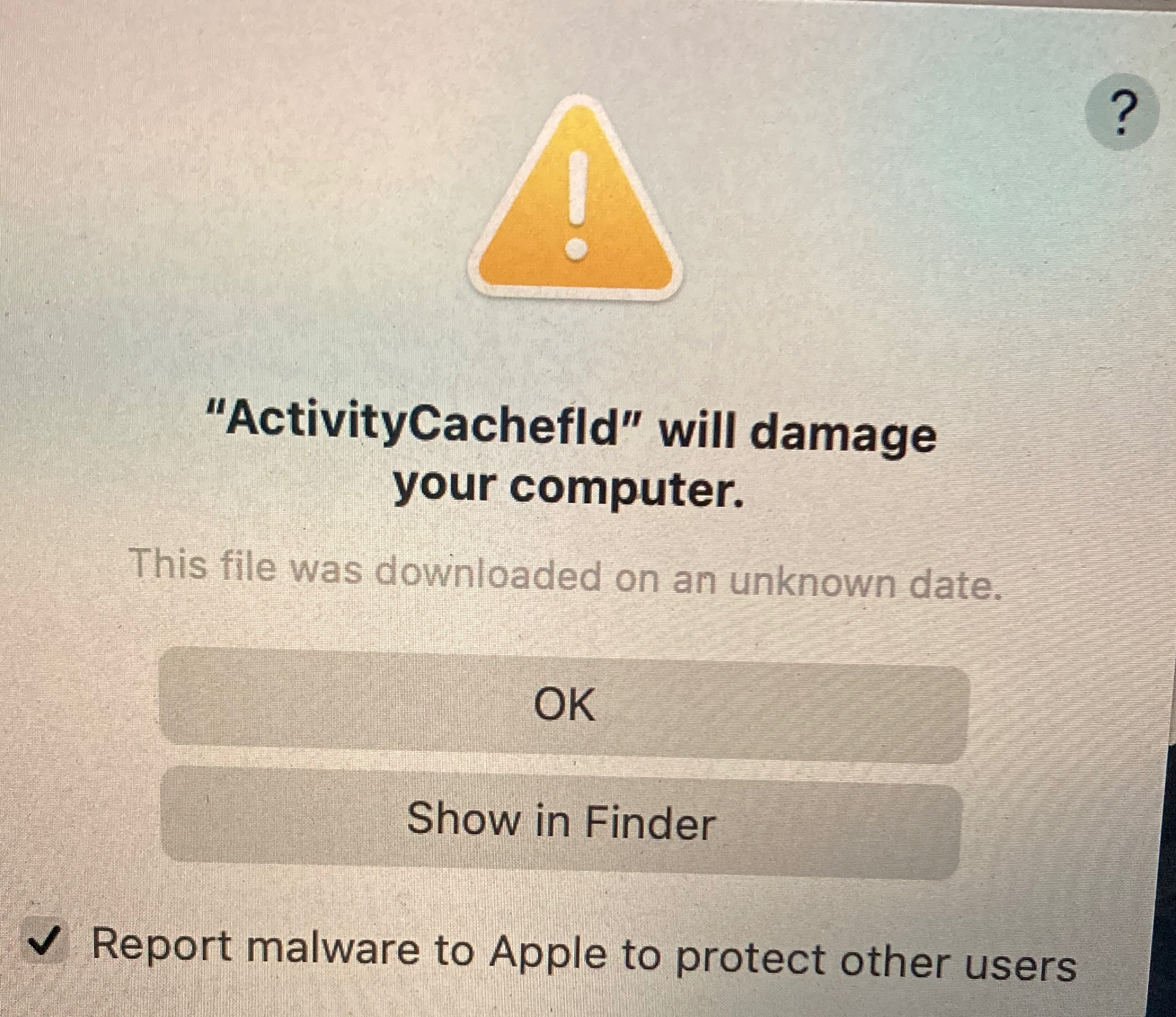 Apple : attention au cache webcam qui pourrait abîmer votre MacBook !