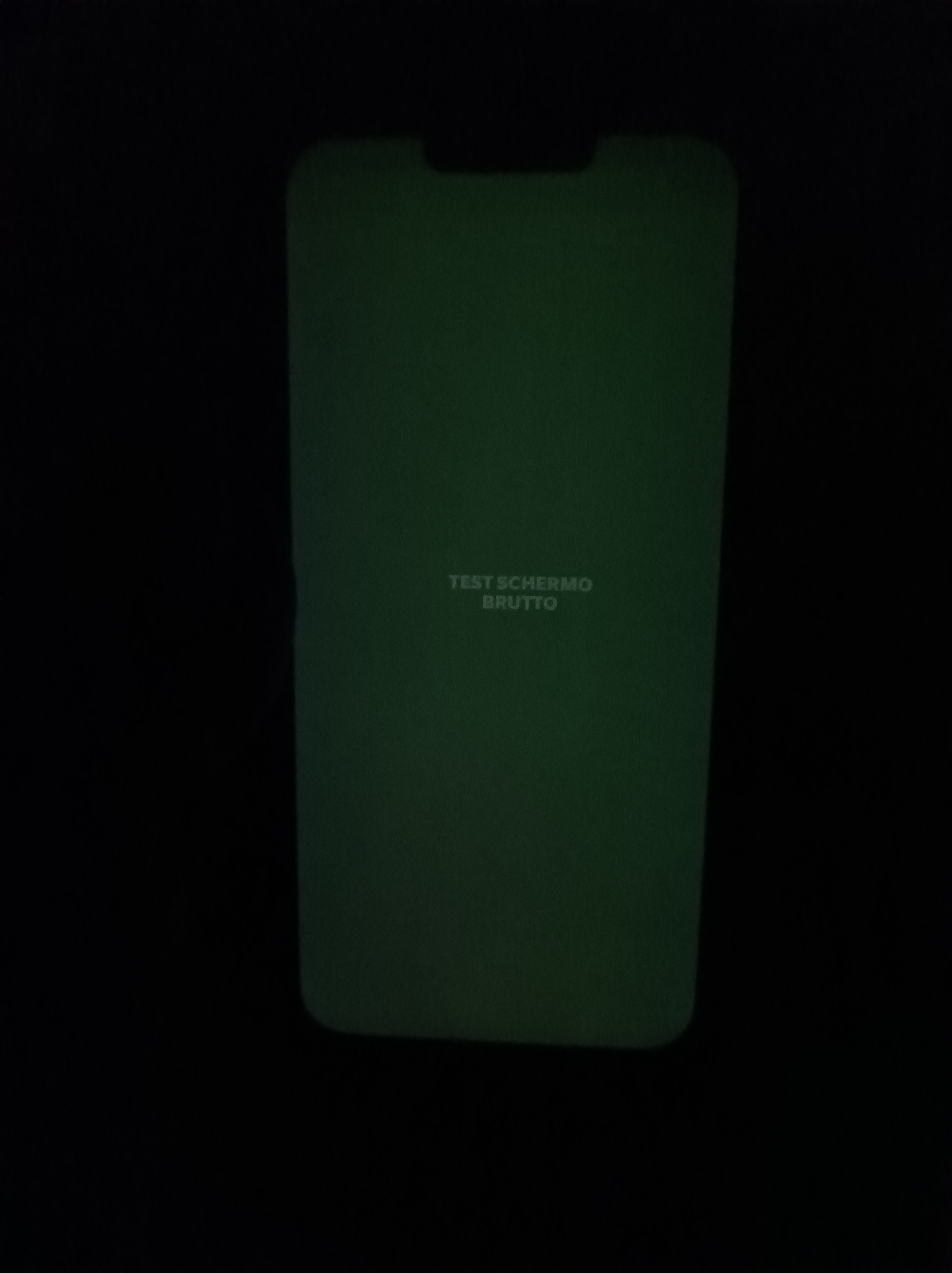 iPhone 13 Pro Max and green tint at low t… Apple Community