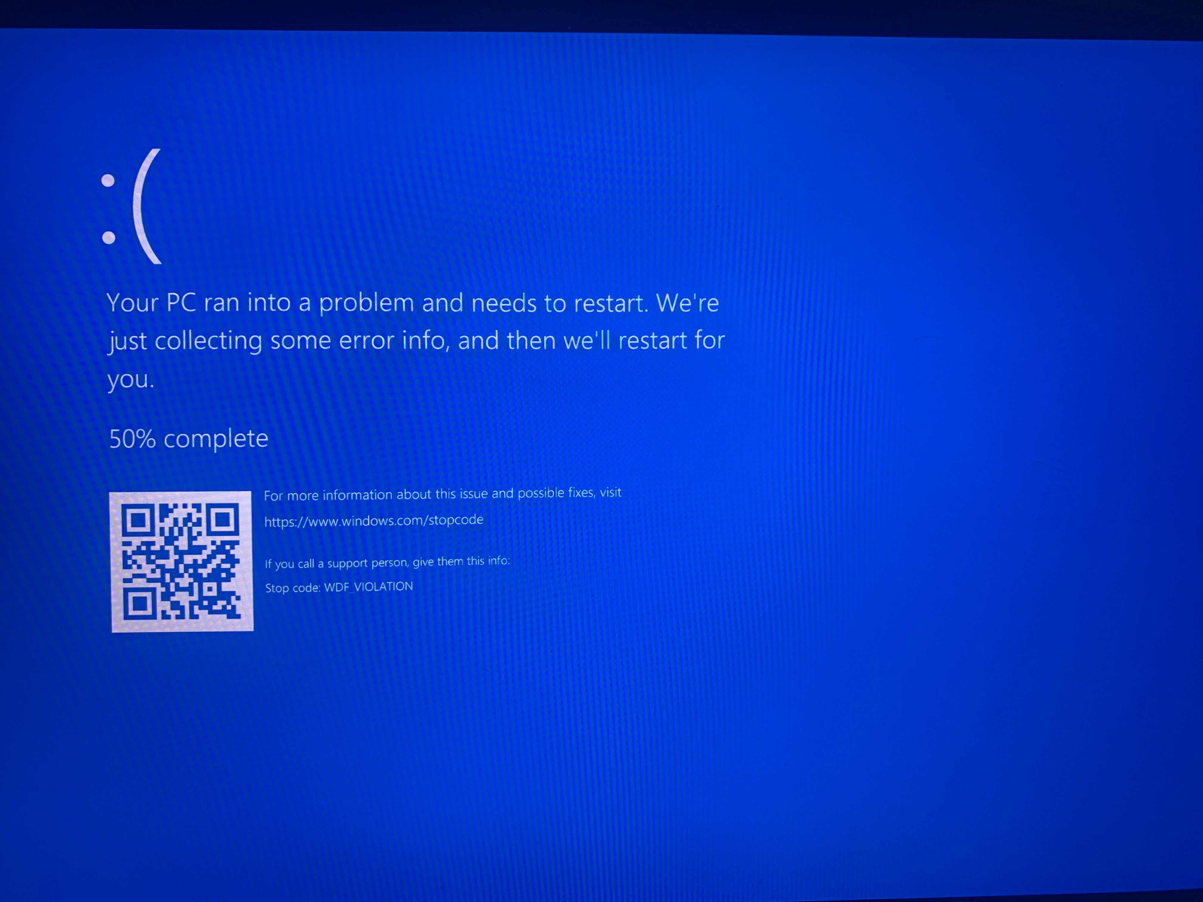 Синей экран xp. Синий экран смерти Windows 10. Экран смерти win 10. Голубой экран смерти Windows 10. Бсод виндовс 11.