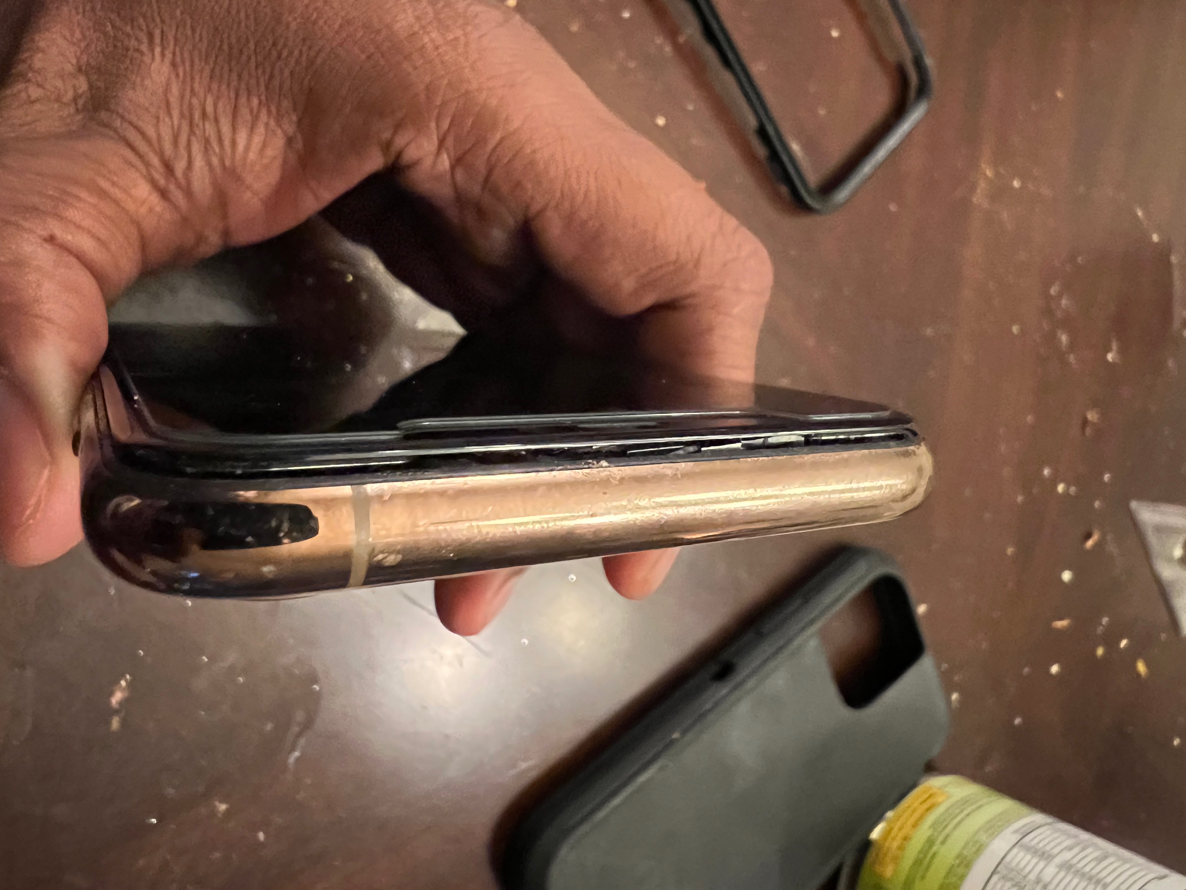 Portico eksegese Overgivelse Iphone 11pro screen popped out. - Apple Community