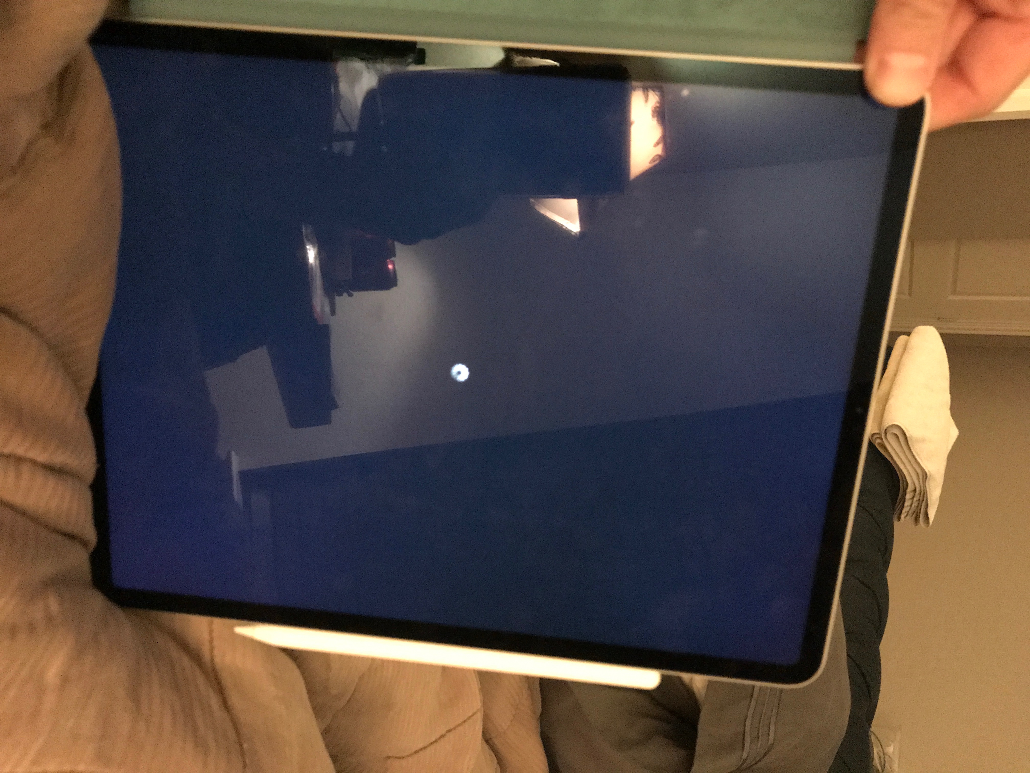 iPad 2020 1 tb frozen black scre… - Apple Community
